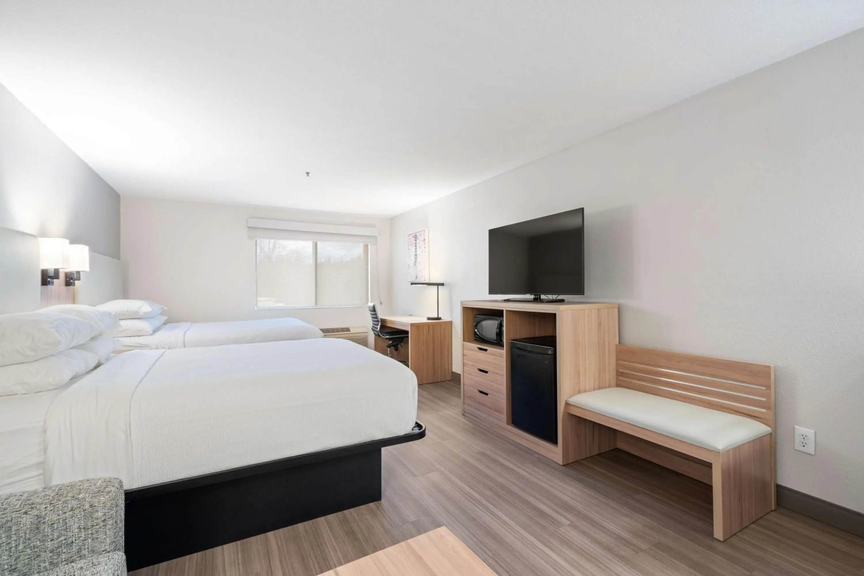 Bedroom, Bed in Best Western Lake Oswego Hotel & Suites