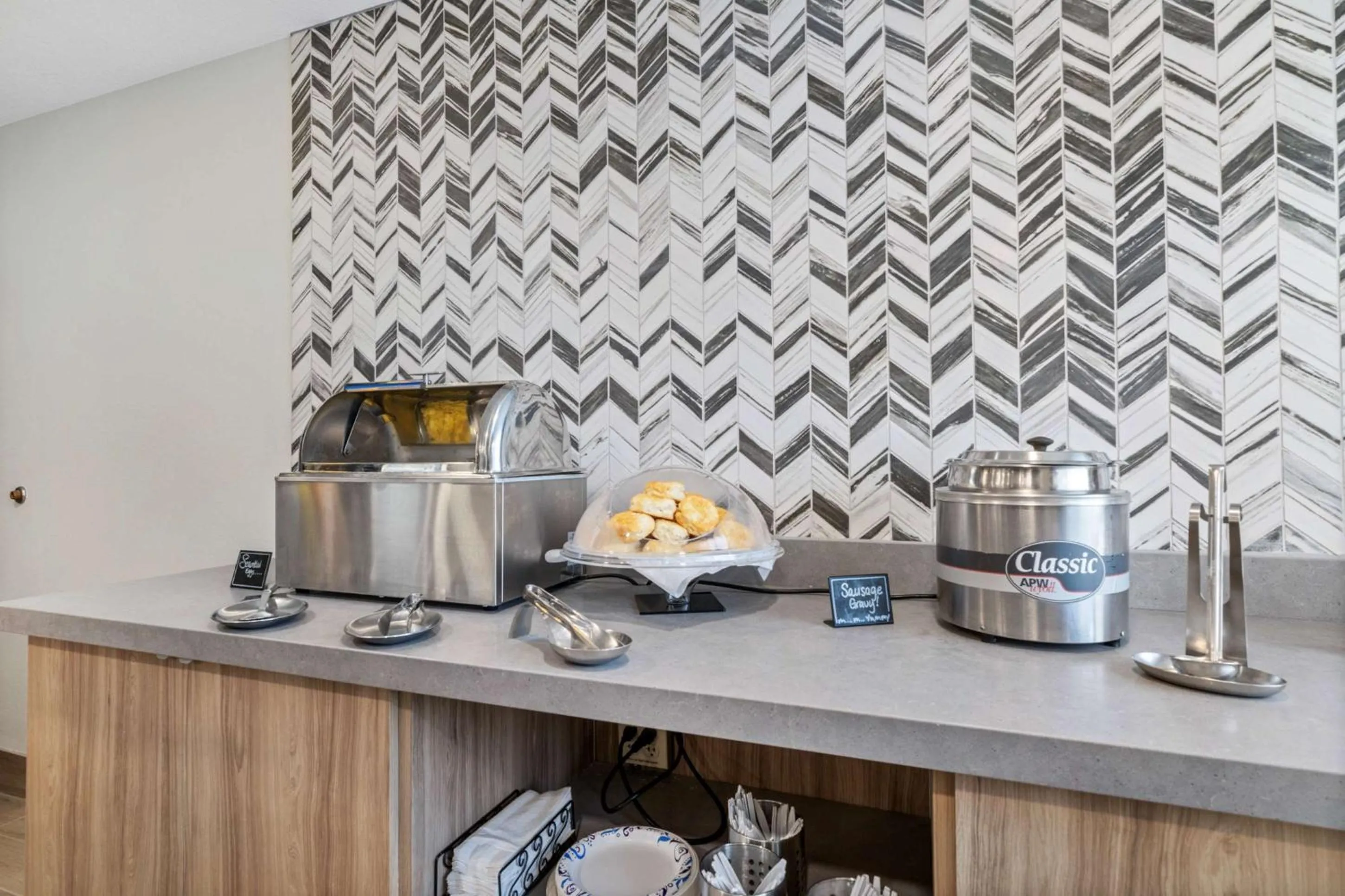 Breakfast in Best Western Lake Oswego Hotel & Suites