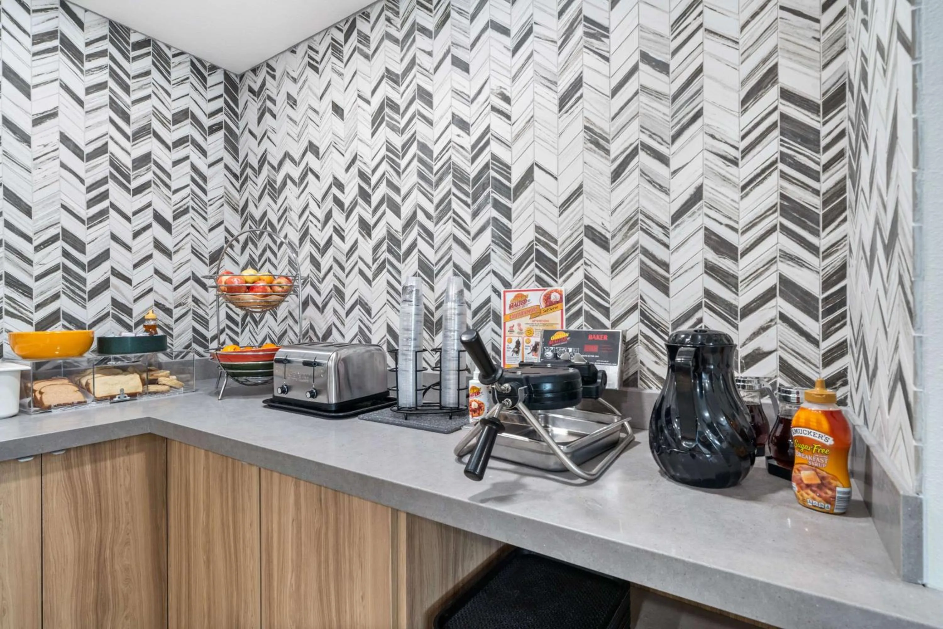 Restaurant/places to eat in Best Western Lake Oswego Hotel & Suites