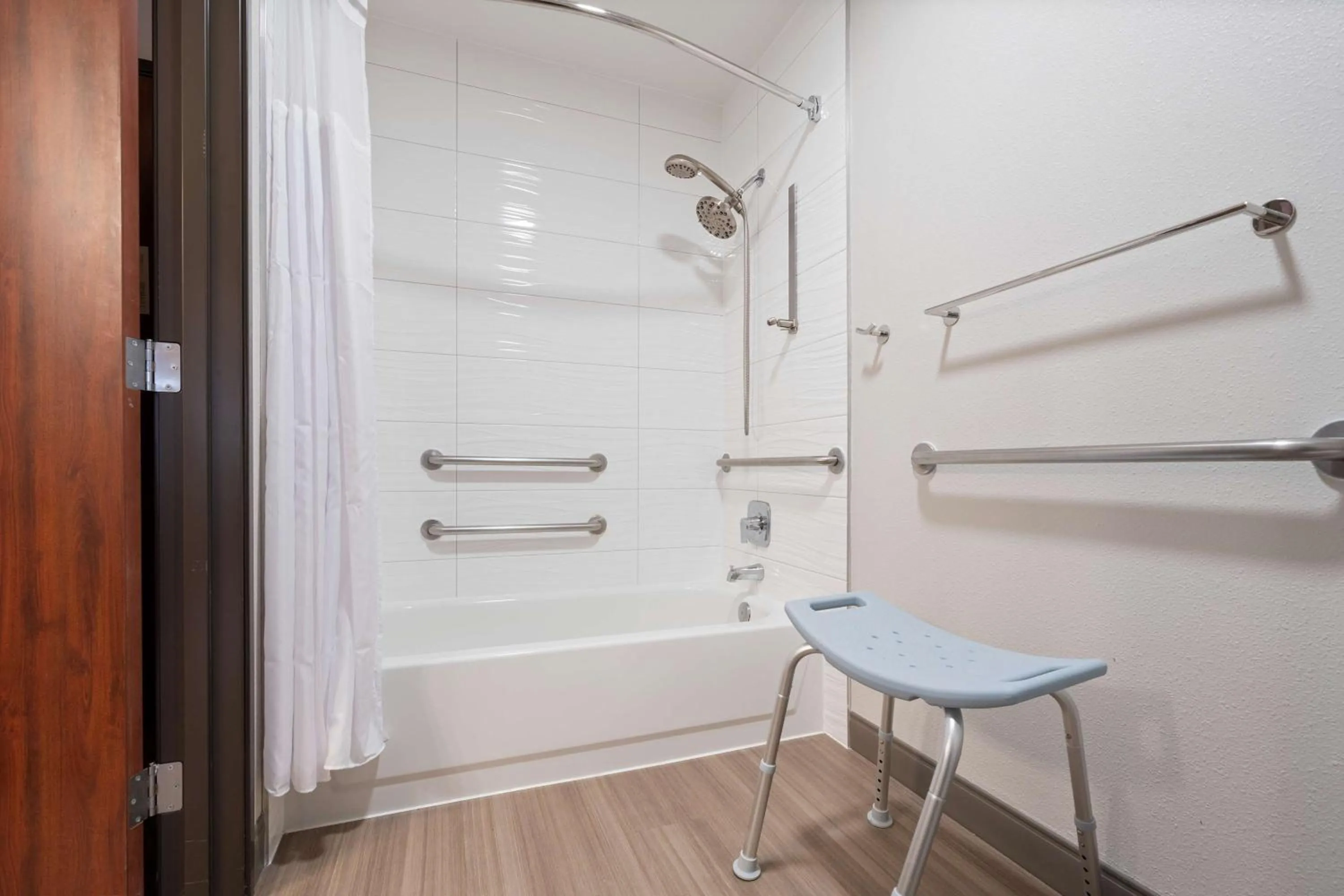 Bathroom in Best Western Lake Oswego Hotel & Suites