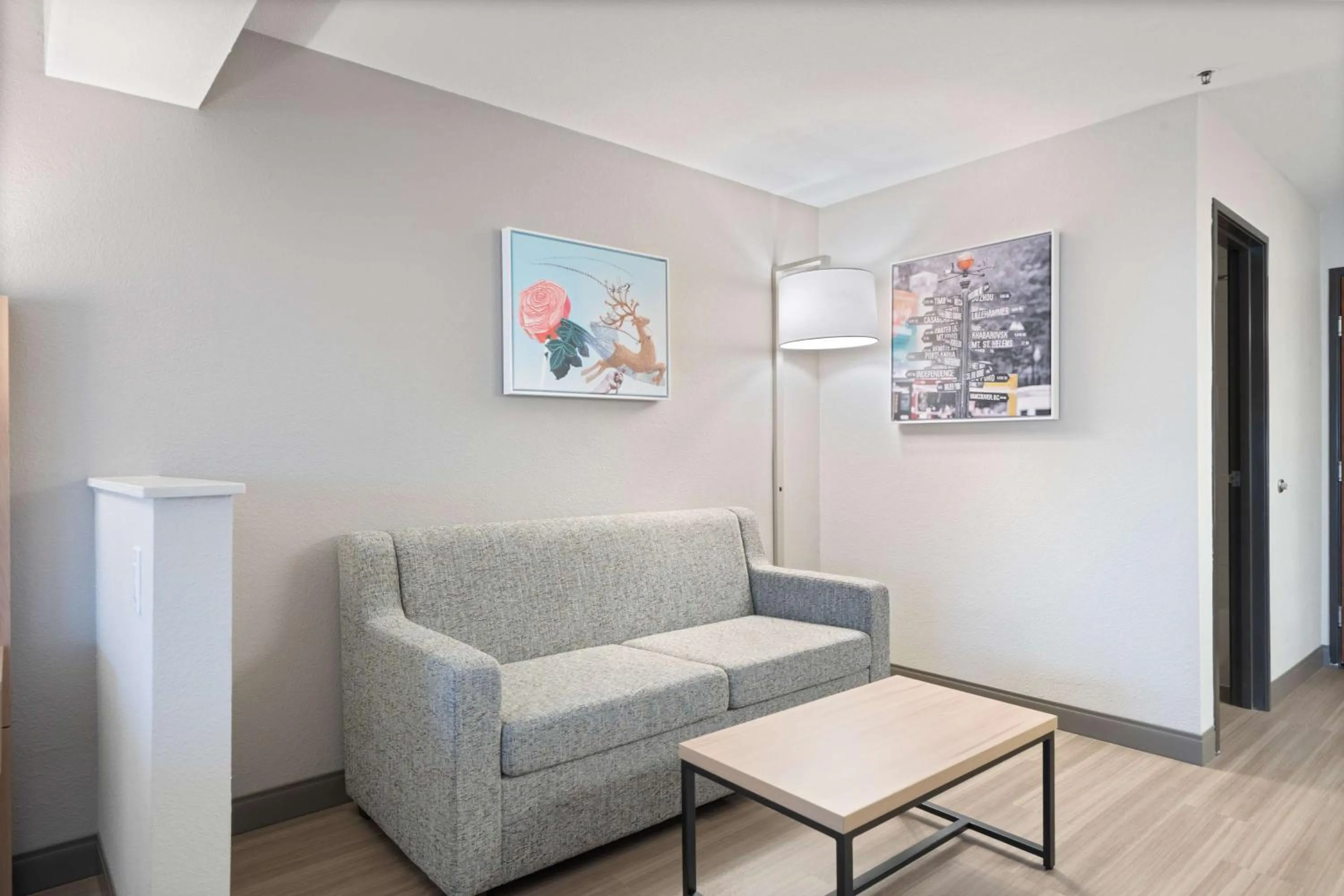 Bedroom in Best Western Lake Oswego Hotel & Suites