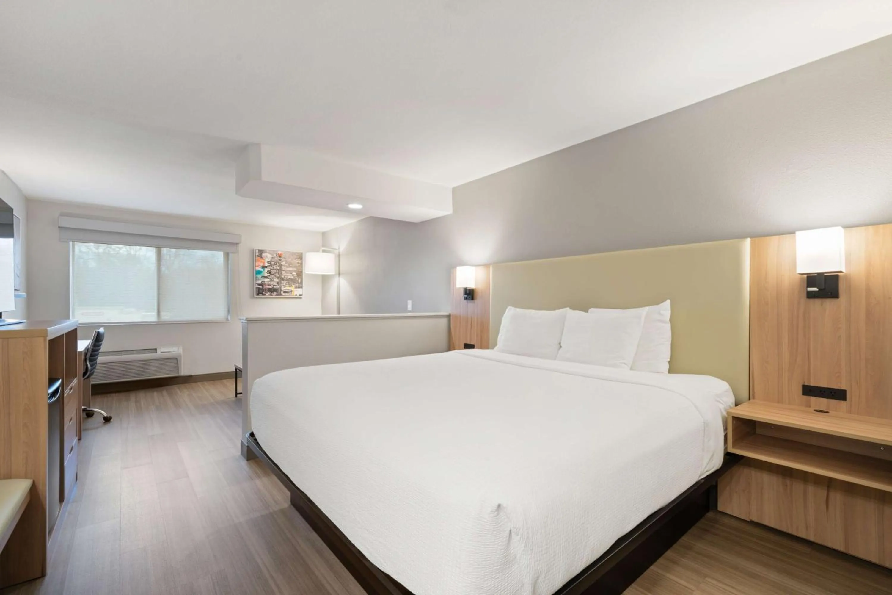 Bedroom, Bed in Best Western Lake Oswego Hotel & Suites