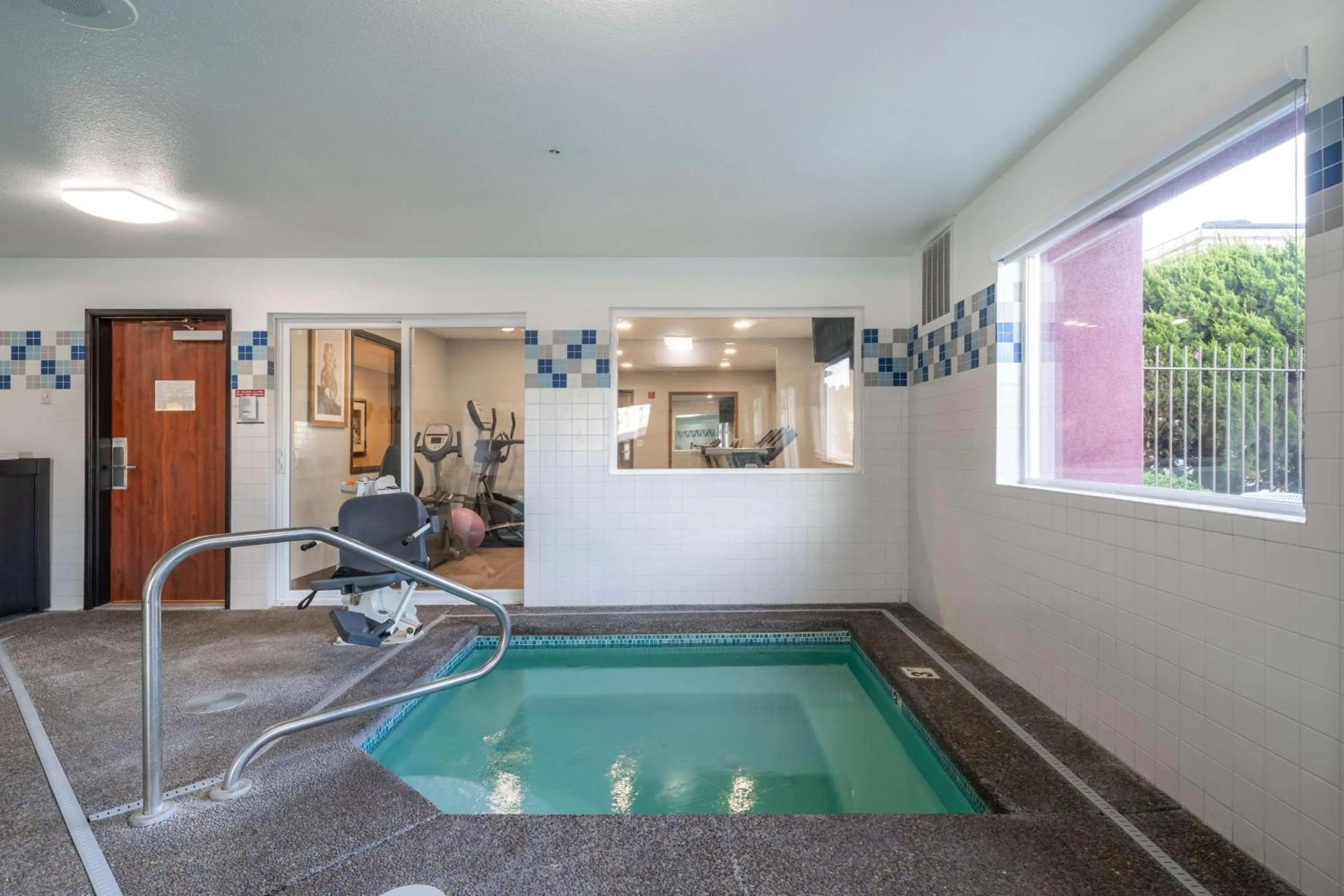 Spa and wellness centre/facilities in Best Western Lake Oswego Hotel & Suites