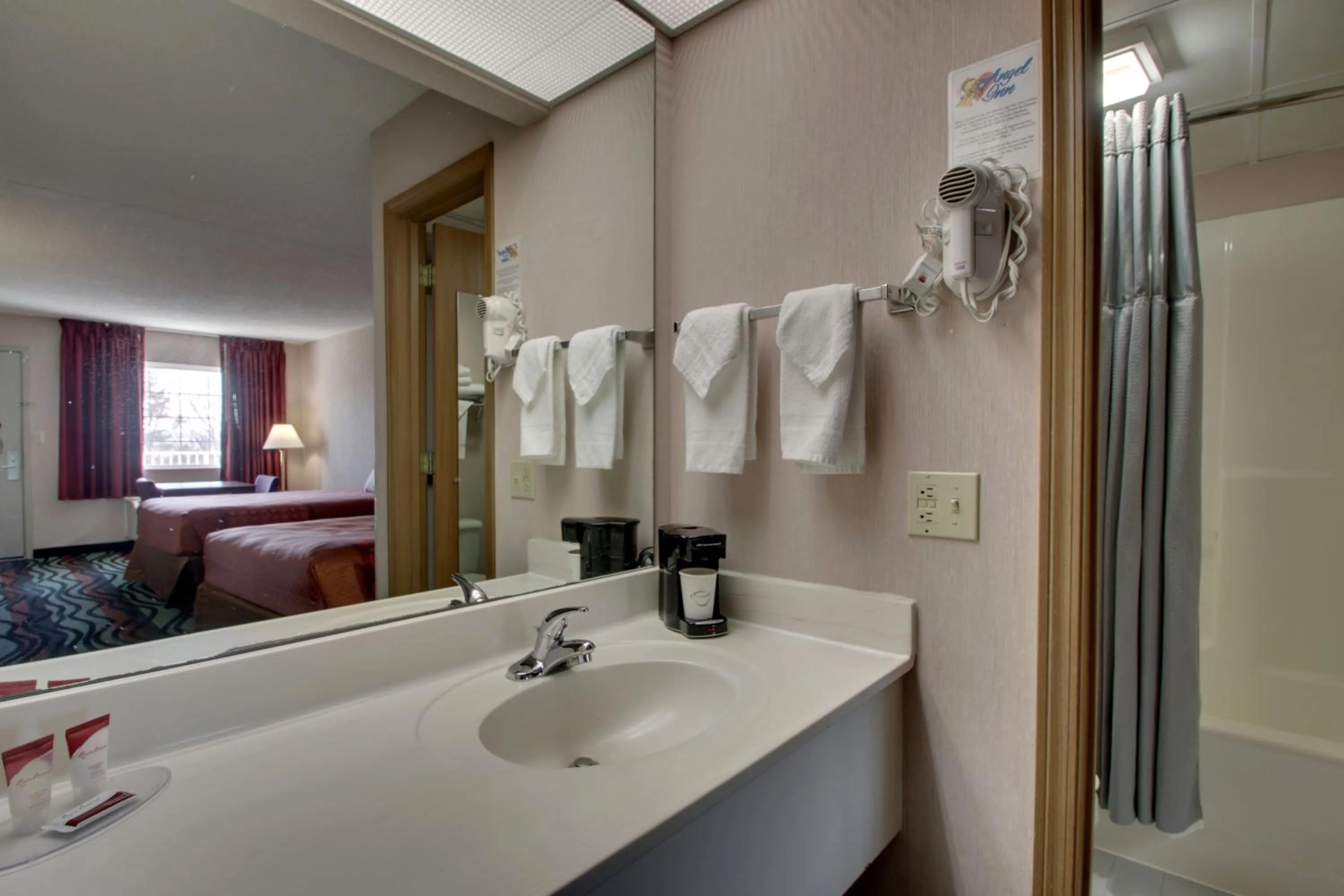 Shower in Angel Inn - Central