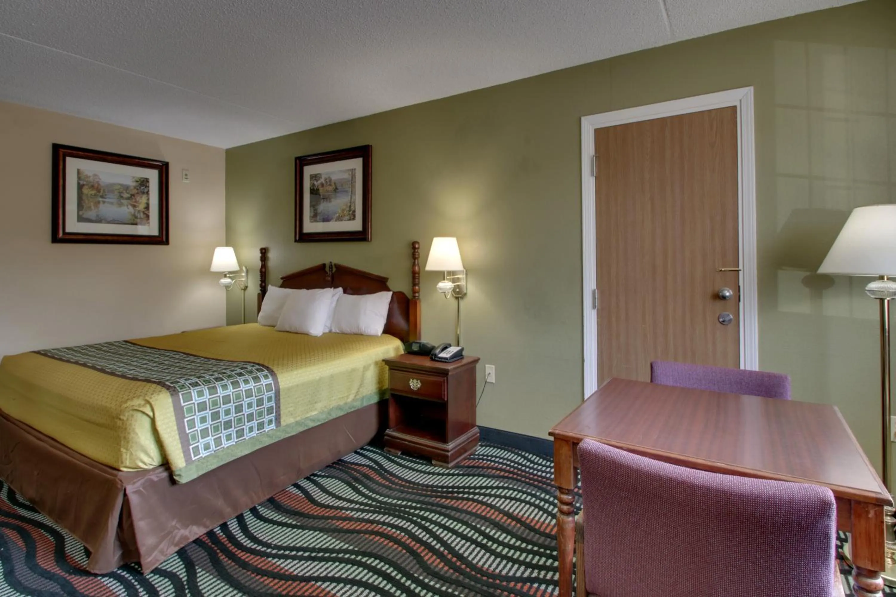 Photo of the whole room, Bed in Angel Inn - Central