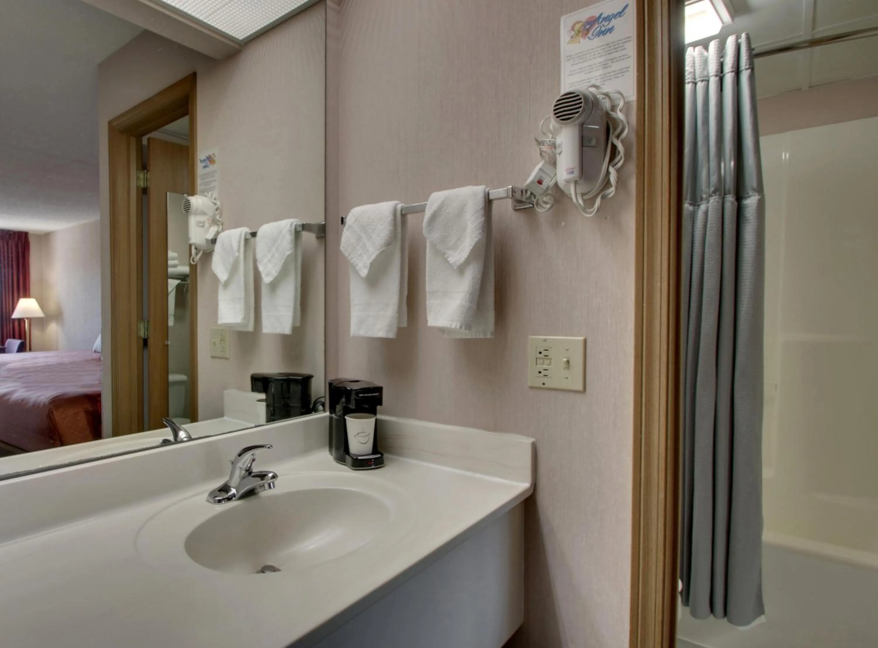 Shower in Angel Inn - Central