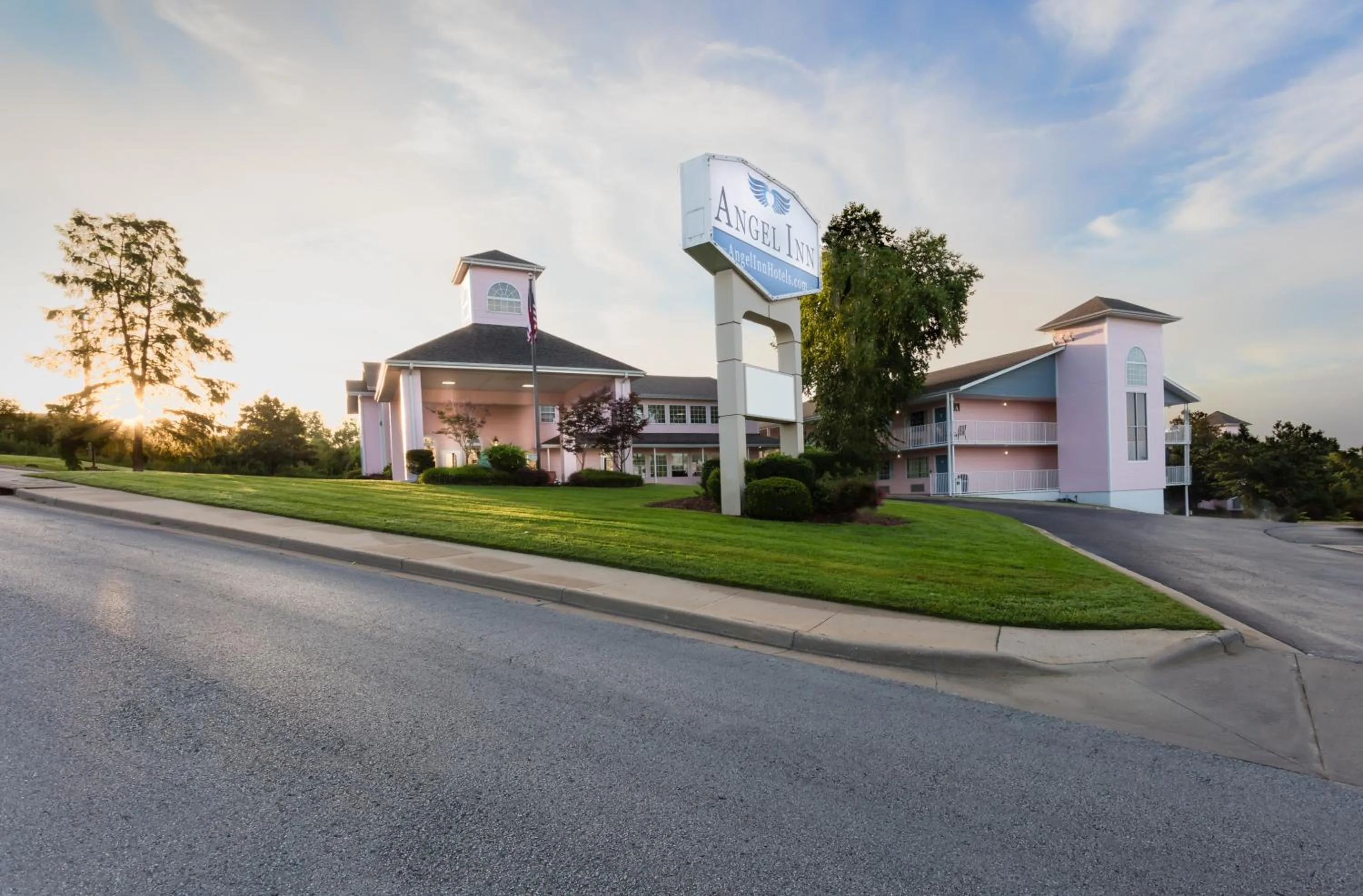 Property building in Angel Inn - Central