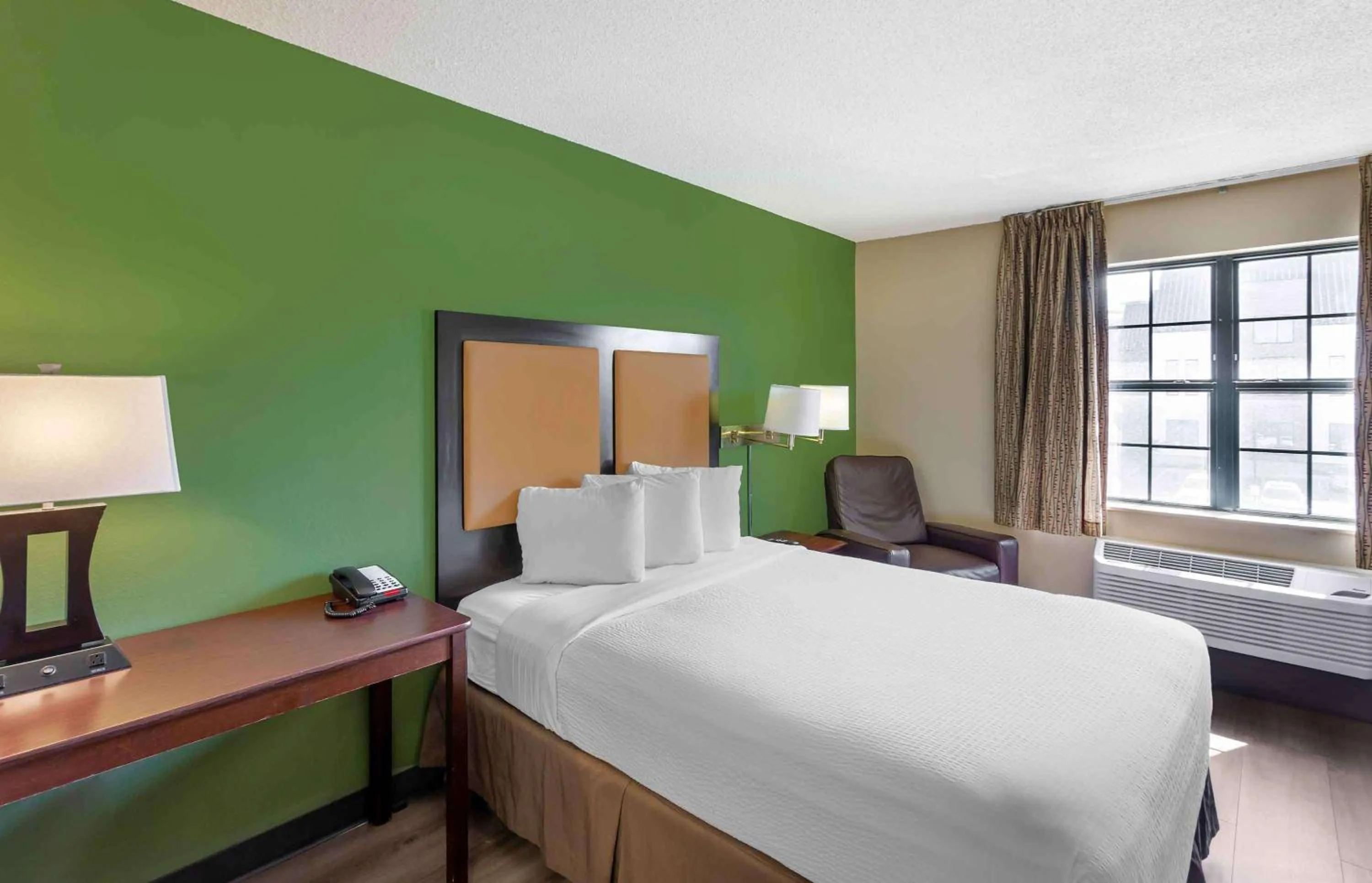 Bedroom, Bed in Extended Stay America Select Suites - Salt Lake City - Union Park