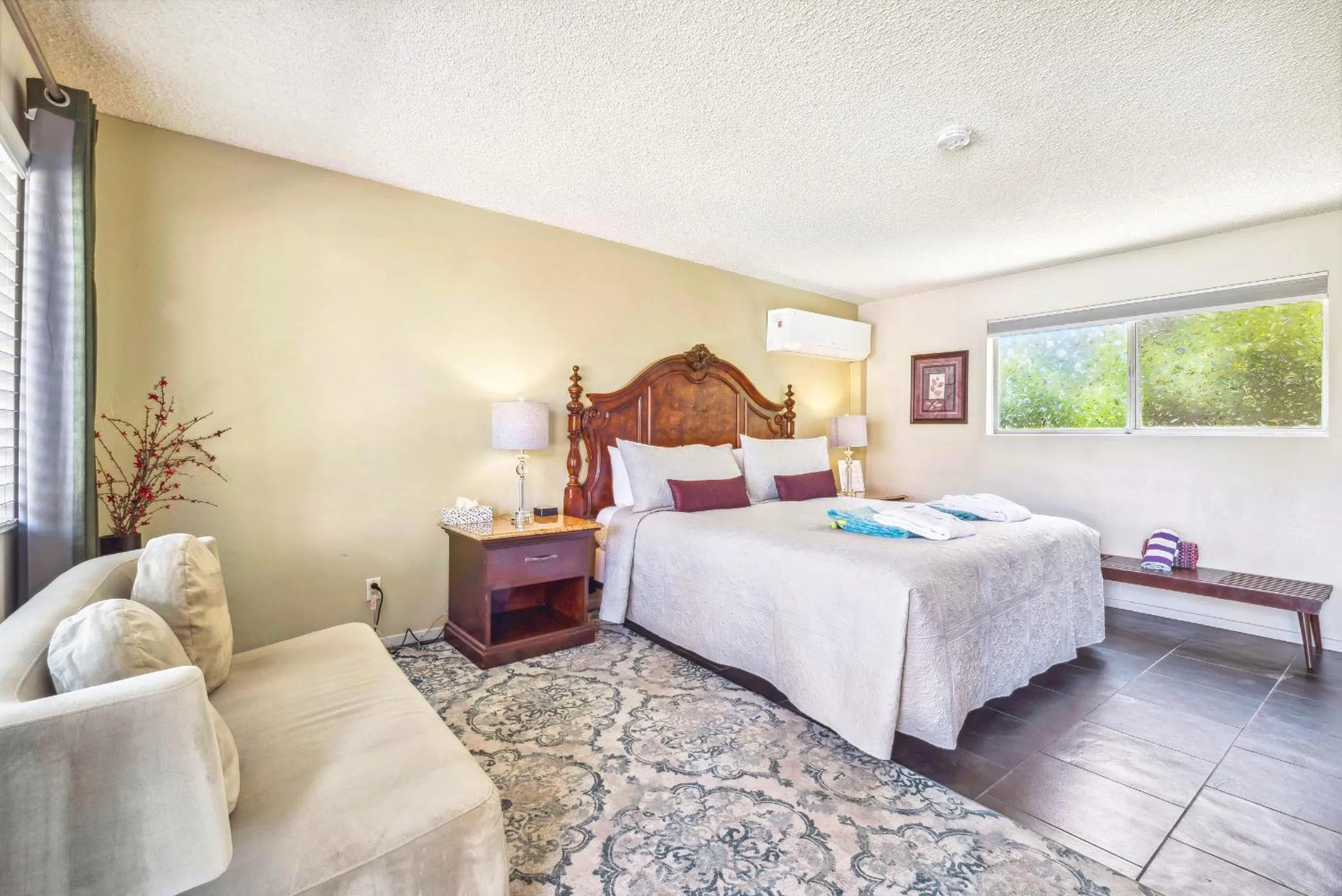 Bedroom, Bed in Lido Palms Resort and Spa