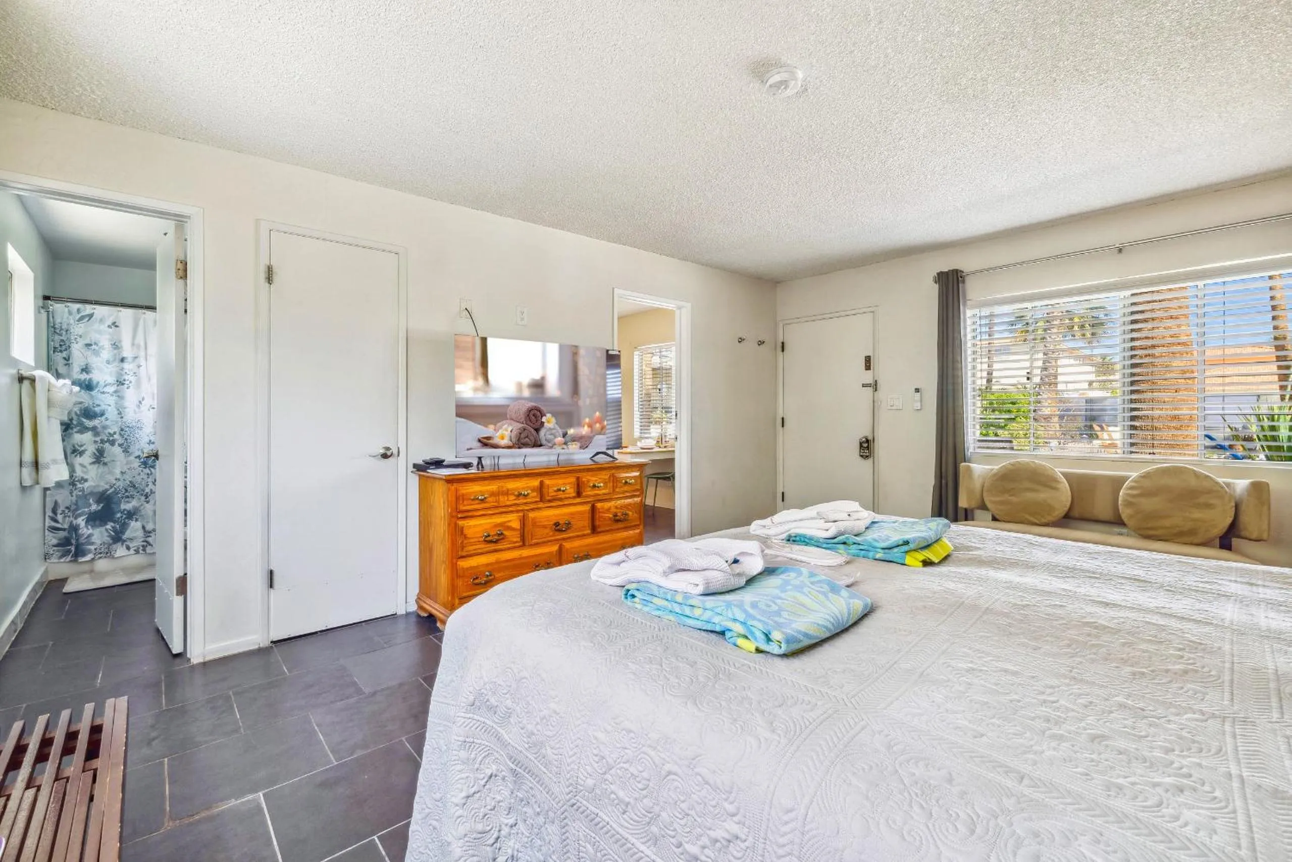 Bedroom, Bed in Lido Palms Resort and Spa