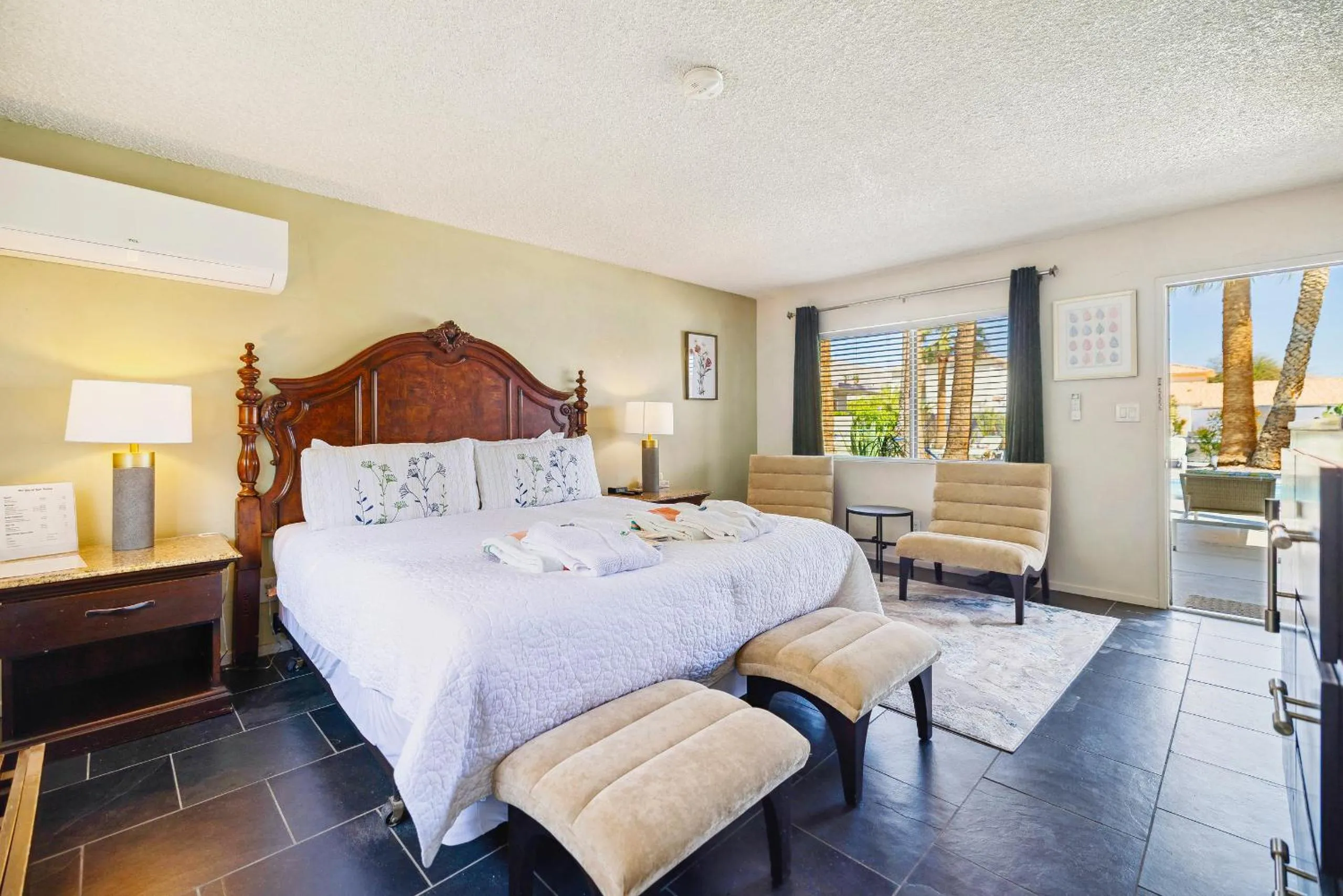 Bedroom, Bed in Lido Palms Resort and Spa