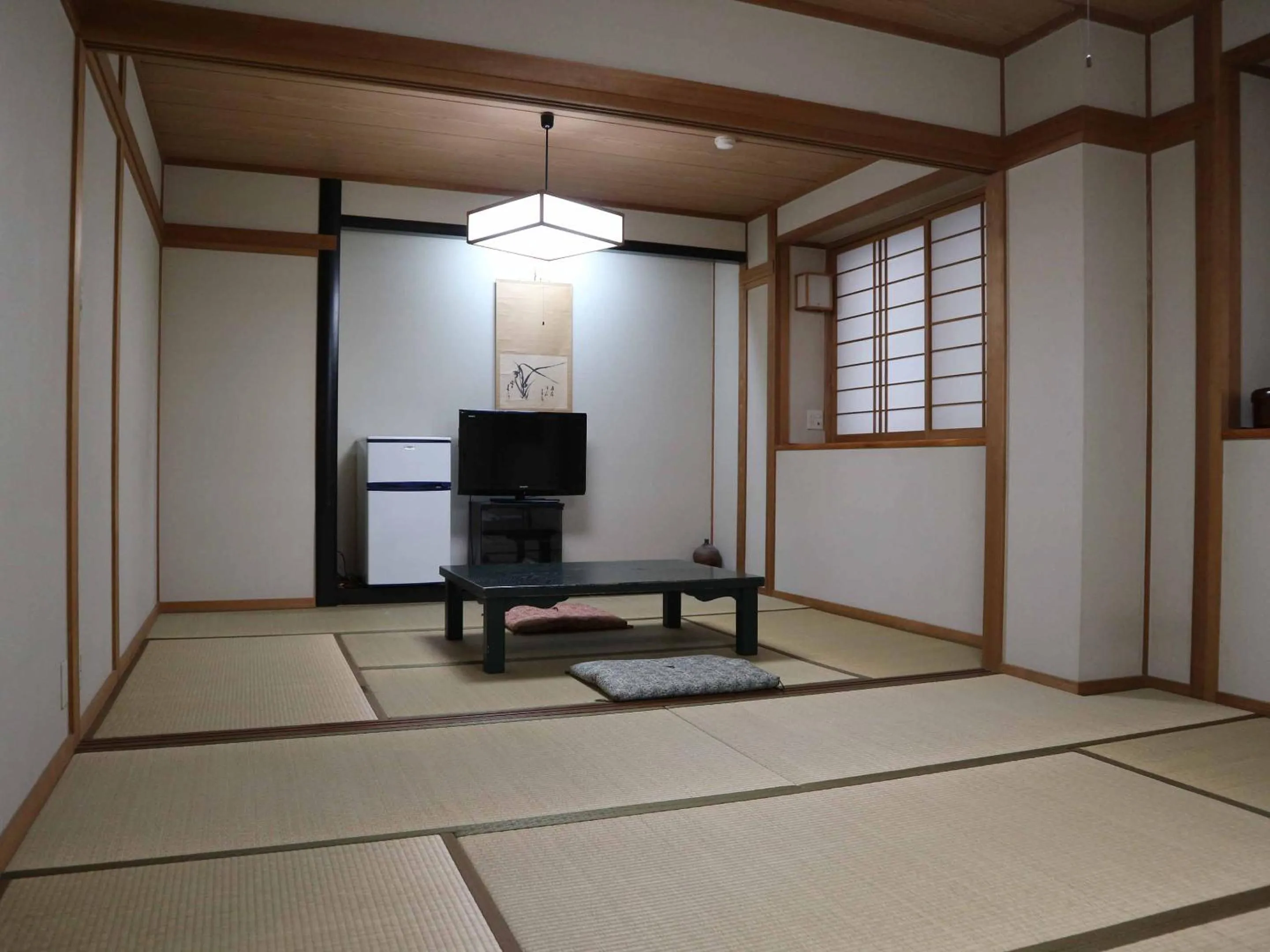 Photo of the whole room in Kimatsu Ryokan