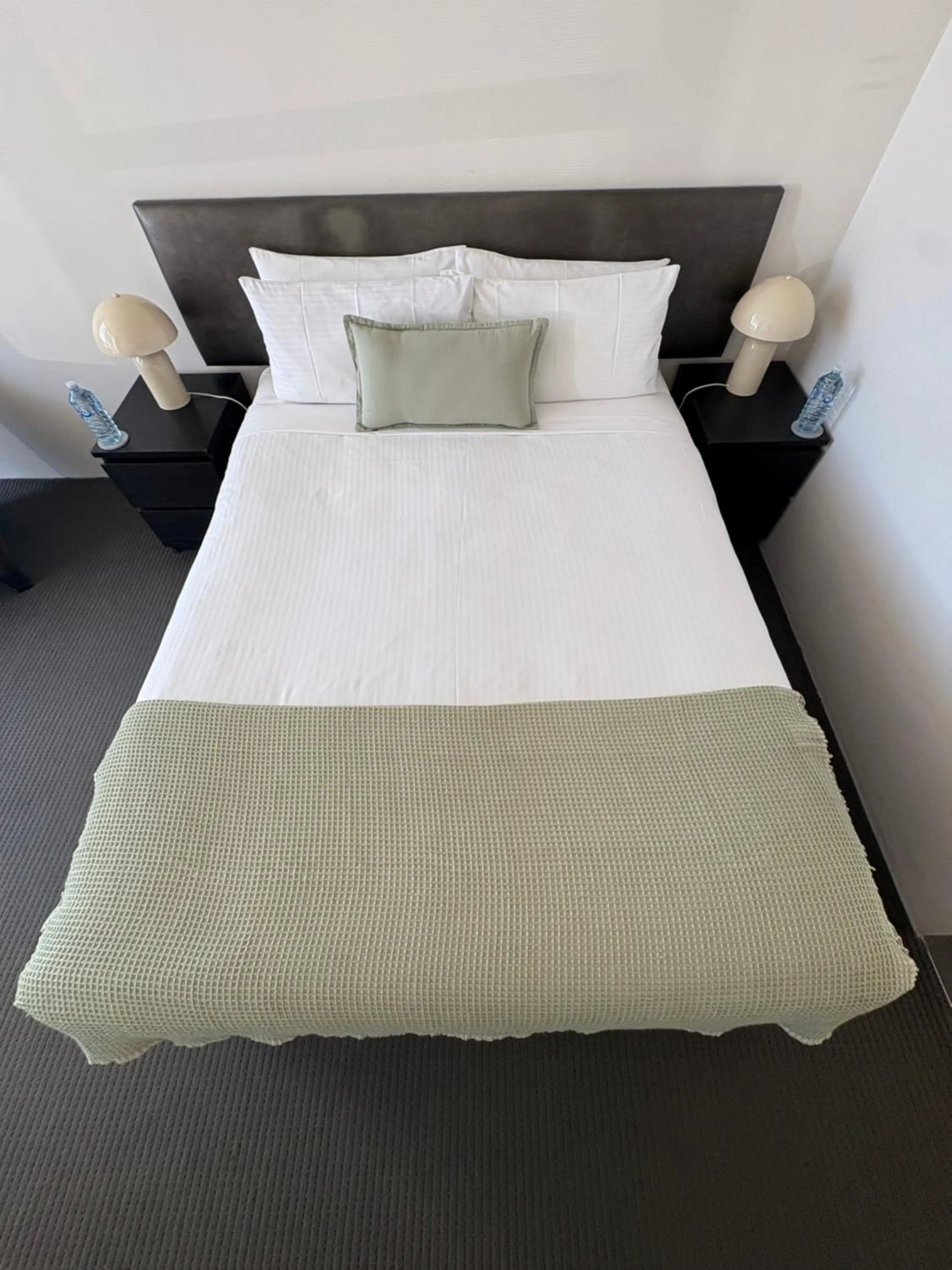 Bed in Brunswick River Inn