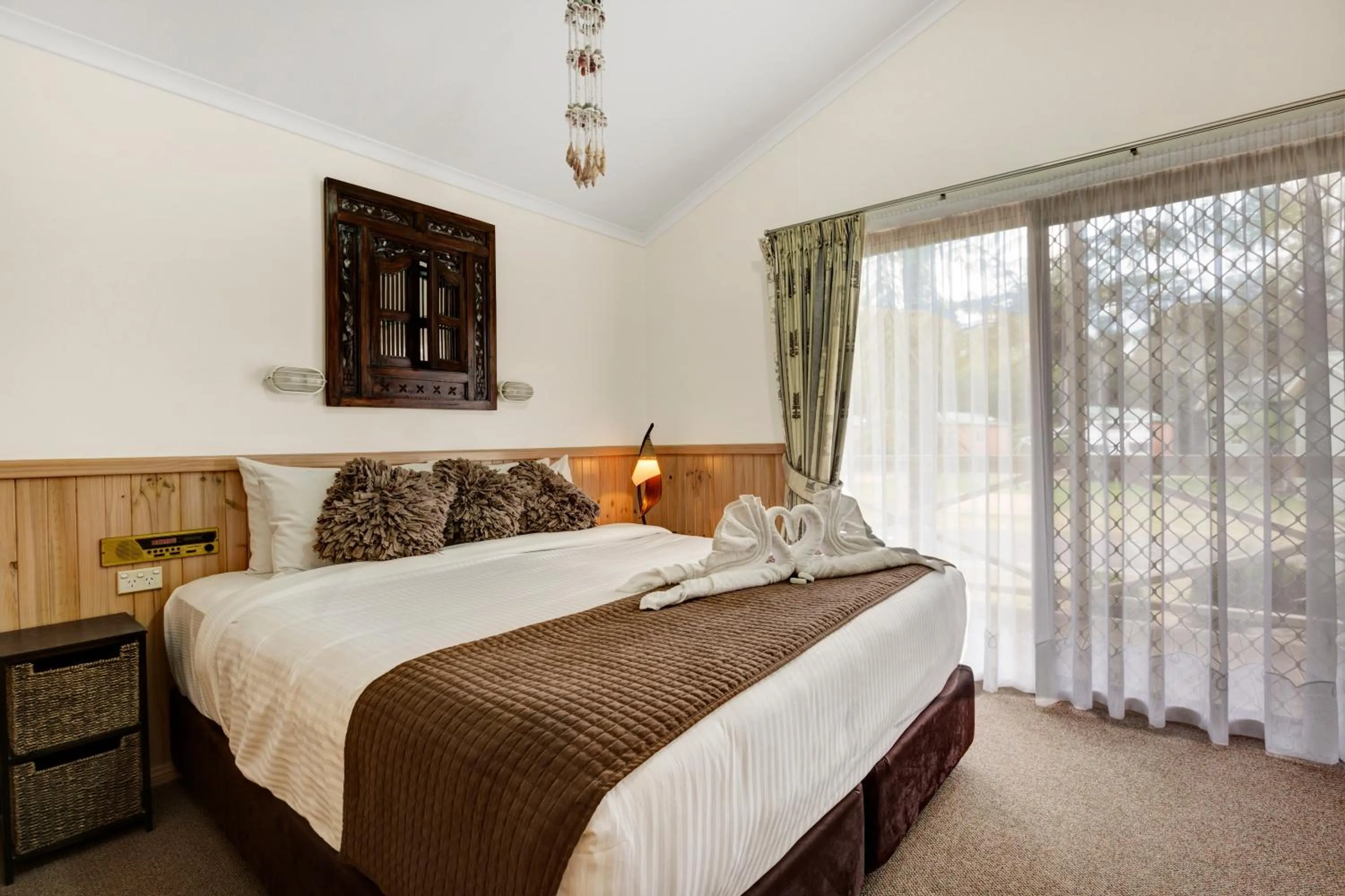 Bedroom, Bed in Seven Mile Beach Holiday Park