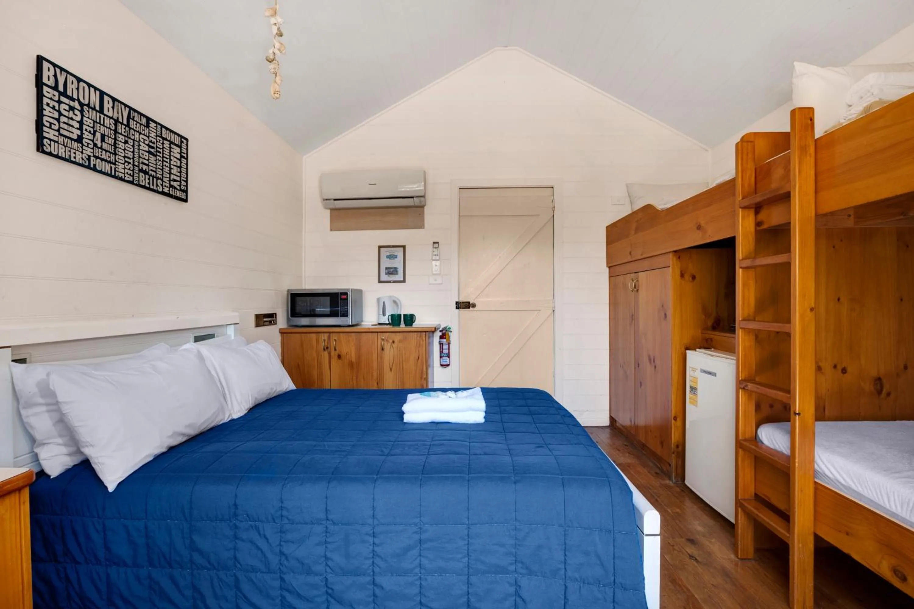 Photo of the whole room, Bed in Seven Mile Beach Holiday Park