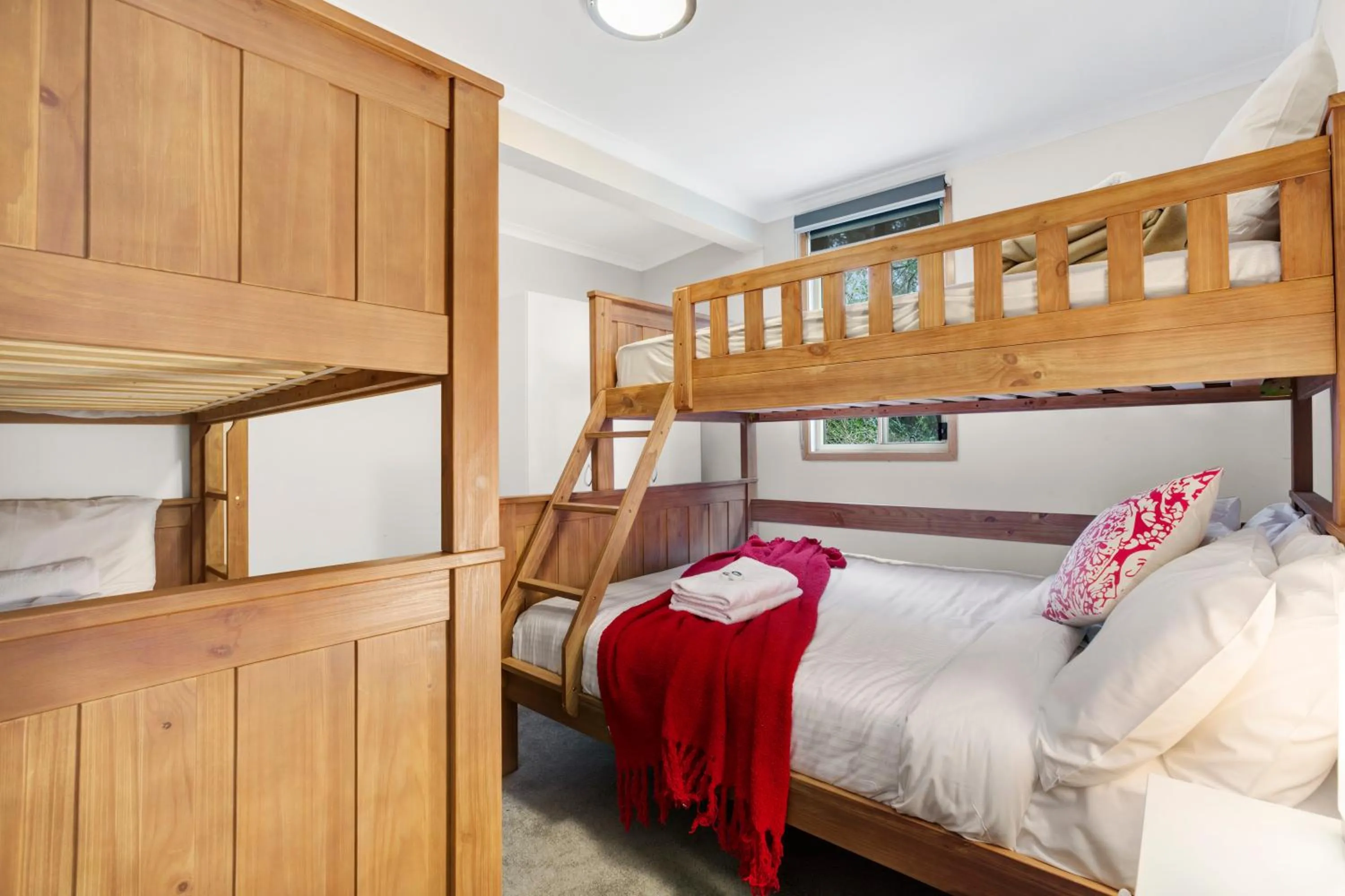 Bedroom, Bed in Seven Mile Beach Holiday Park