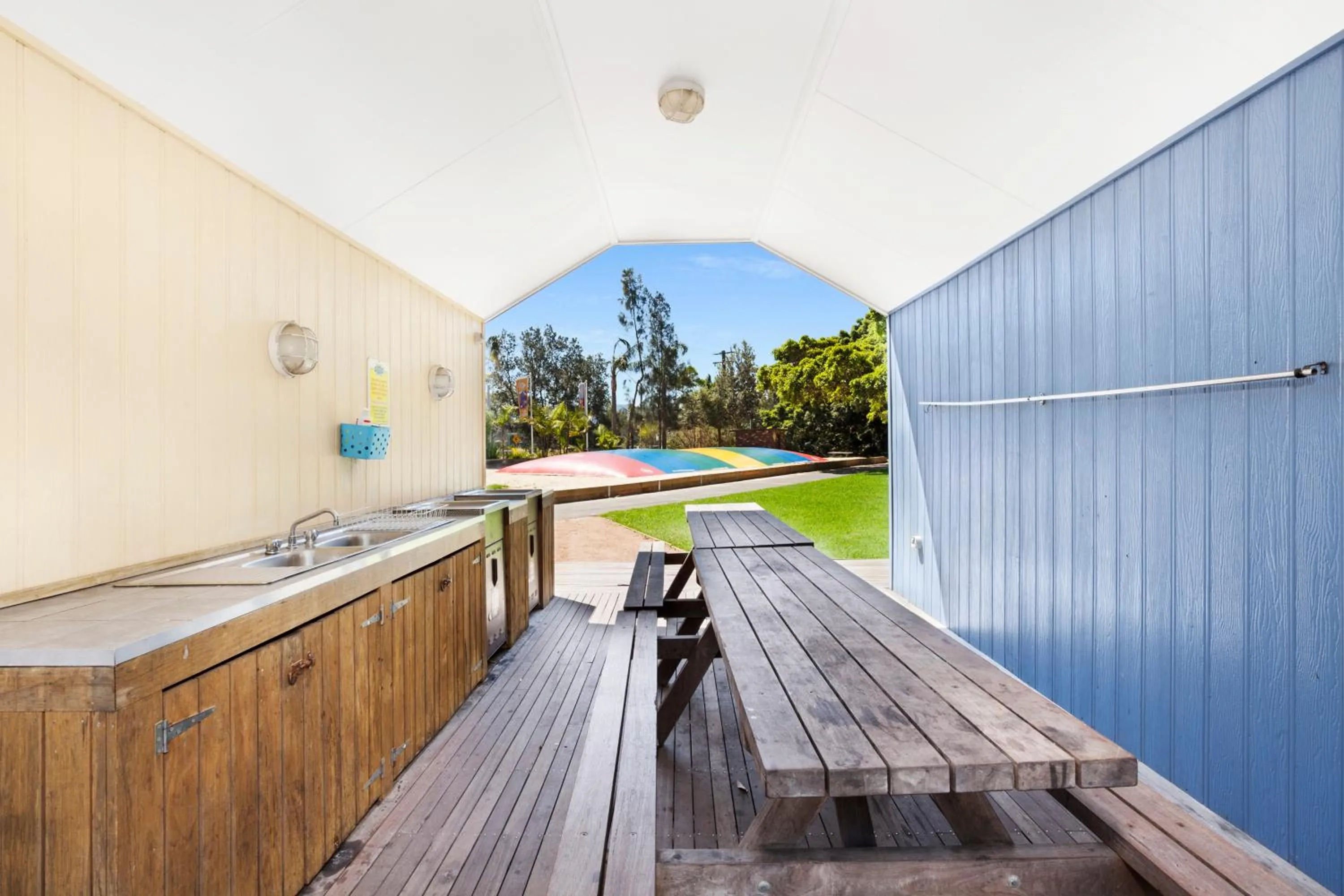 BBQ facilities in Seven Mile Beach Holiday Park