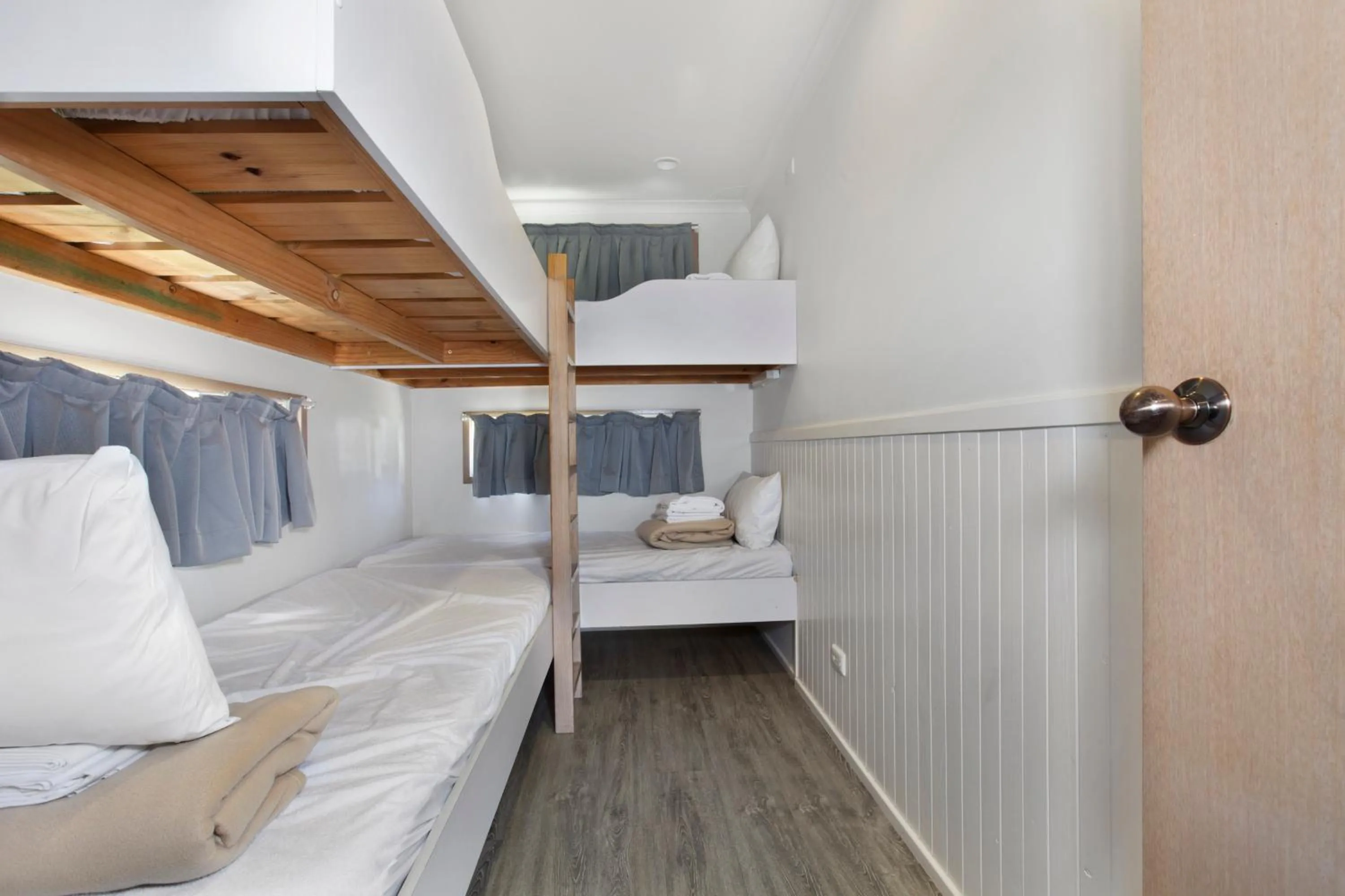 bunk bed, Bed in Seven Mile Beach Holiday Park