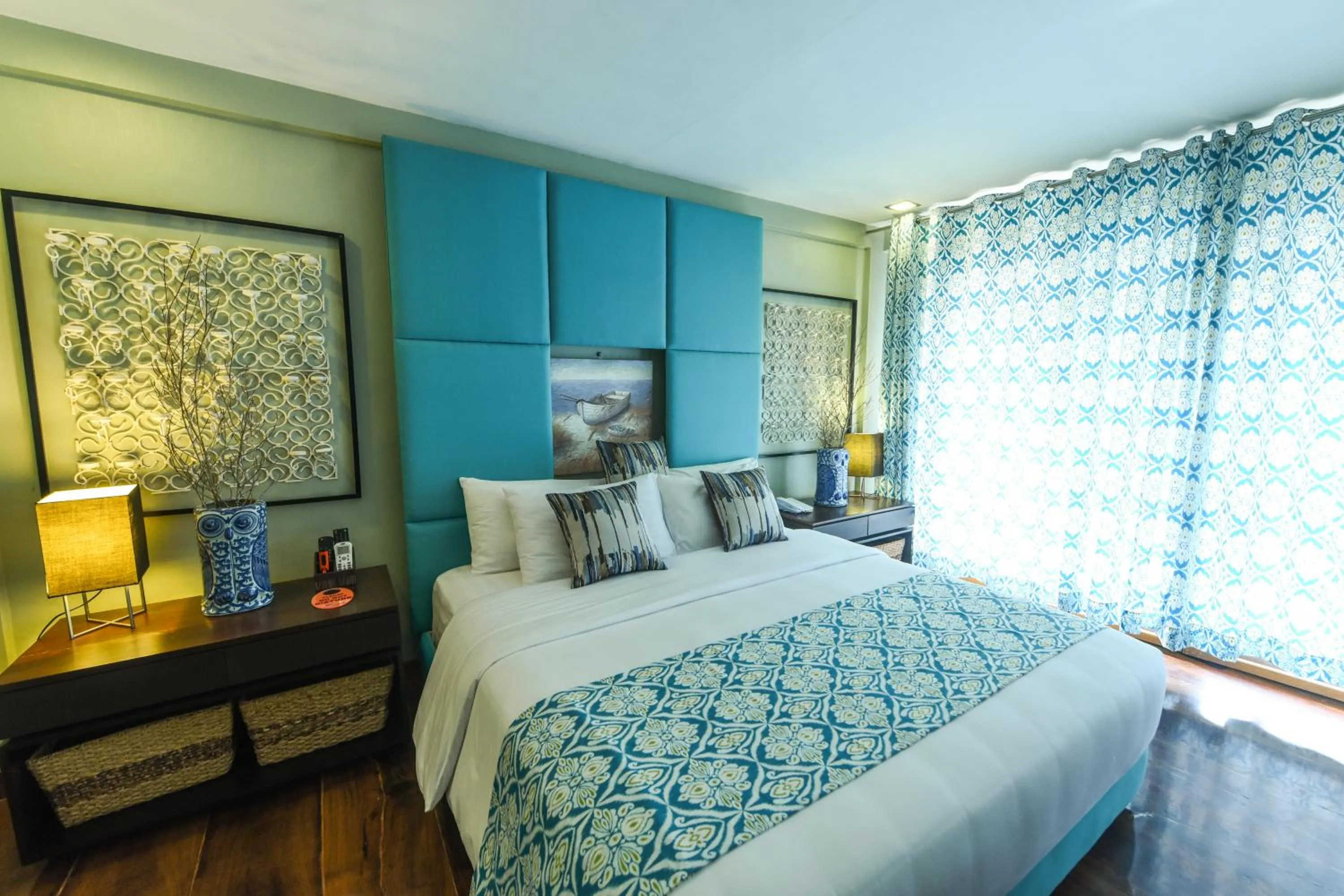 Bed in Tugawe Cove Resort