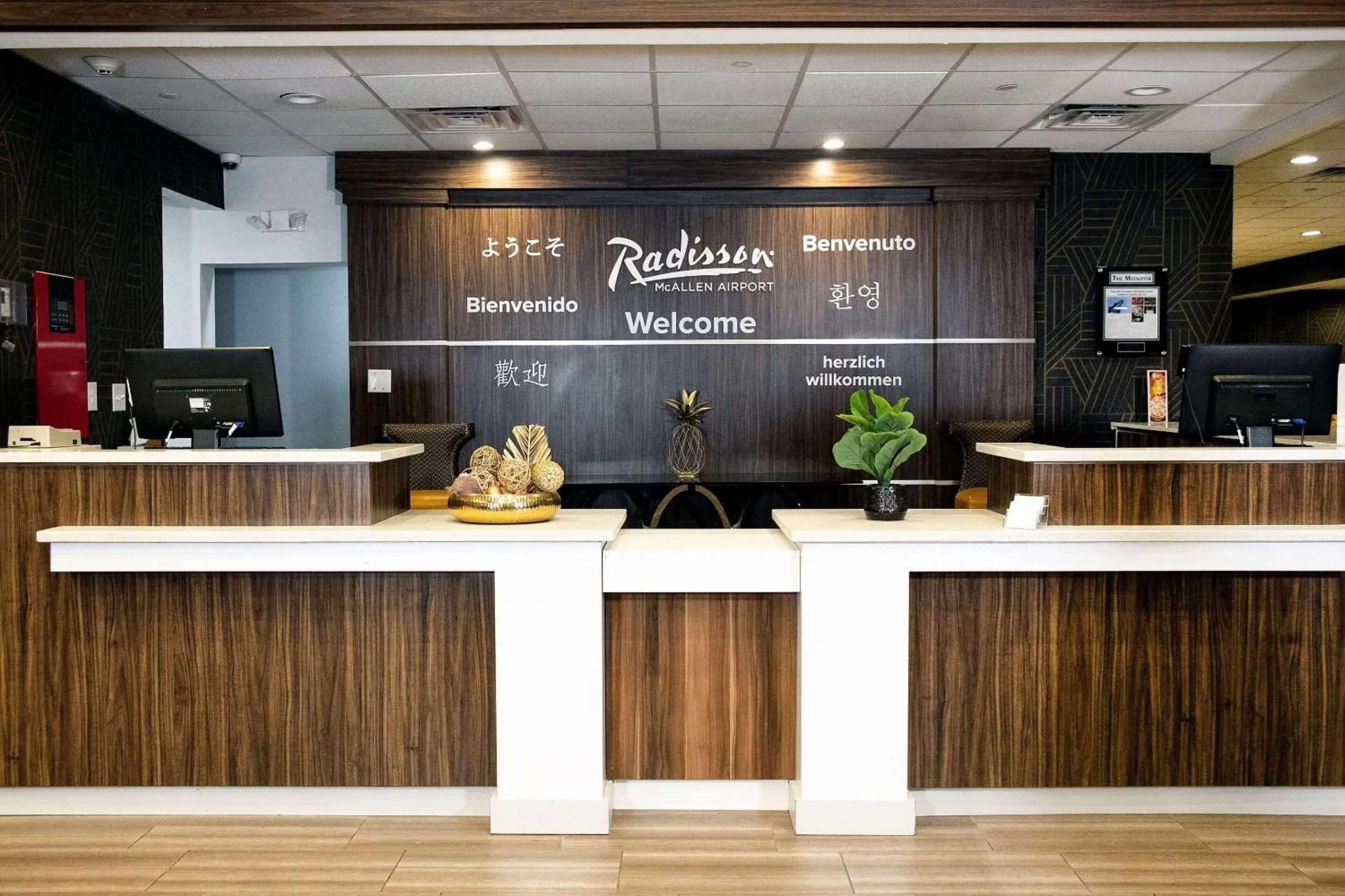Lobby or reception in Radisson Hotel McAllen Airport