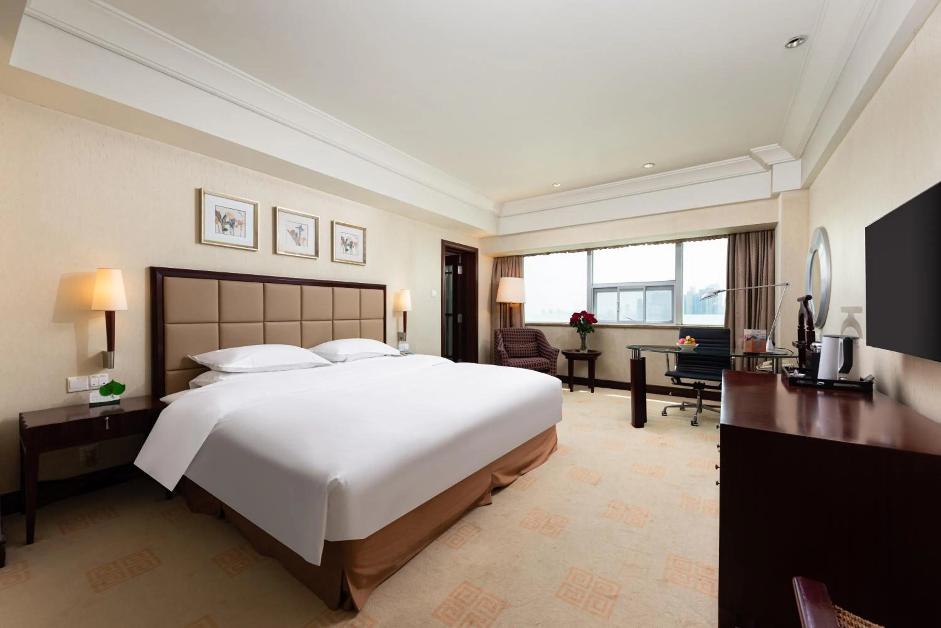 Bed in Ramada Plaza Optics Valley Hotel Wuhan (Best of Ramada Worldwide)