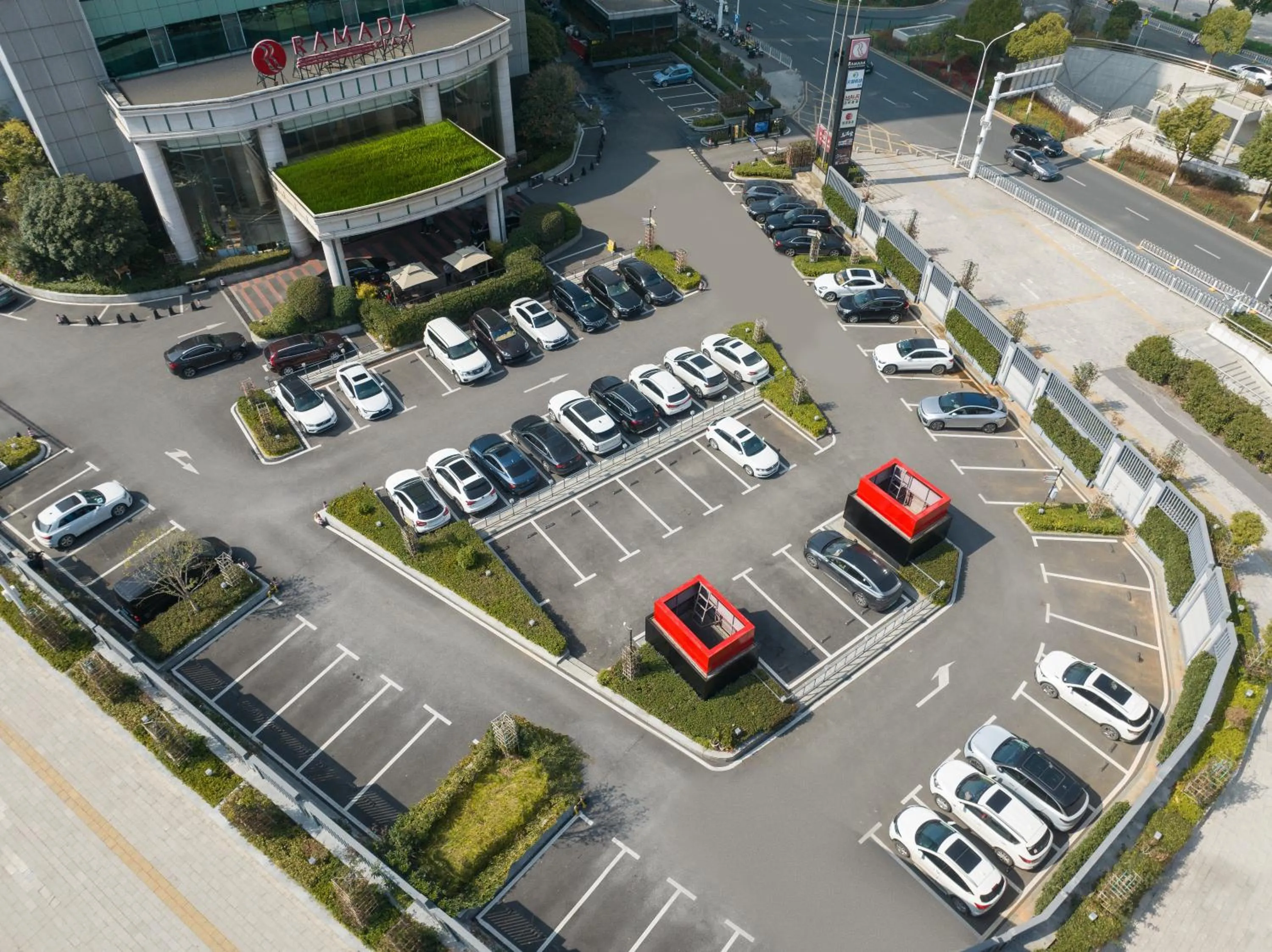 Parking in Ramada Plaza Optics Valley Hotel Wuhan (Best of Ramada Worldwide)