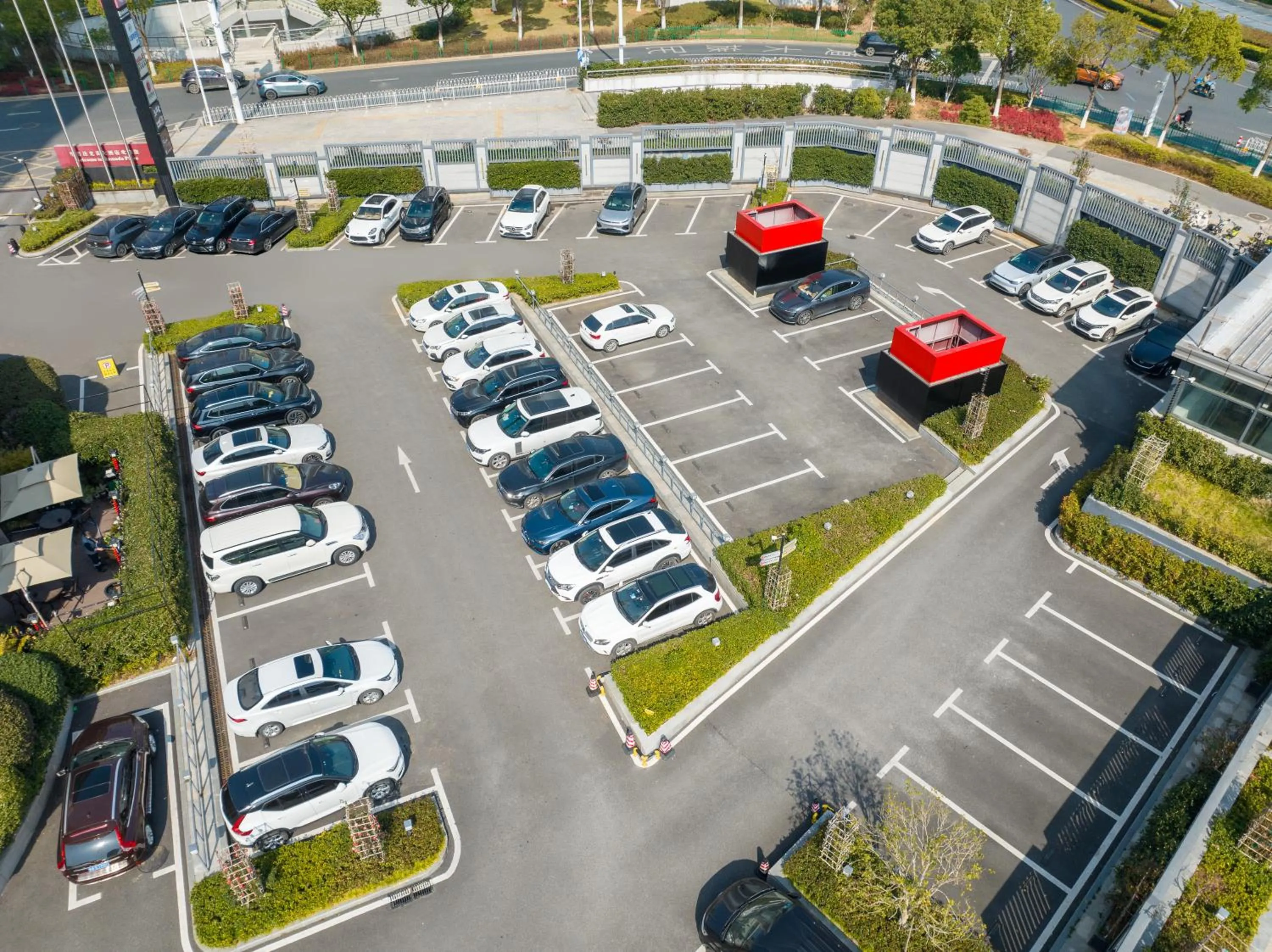 Parking in Ramada Plaza Optics Valley Hotel Wuhan (Best of Ramada Worldwide)