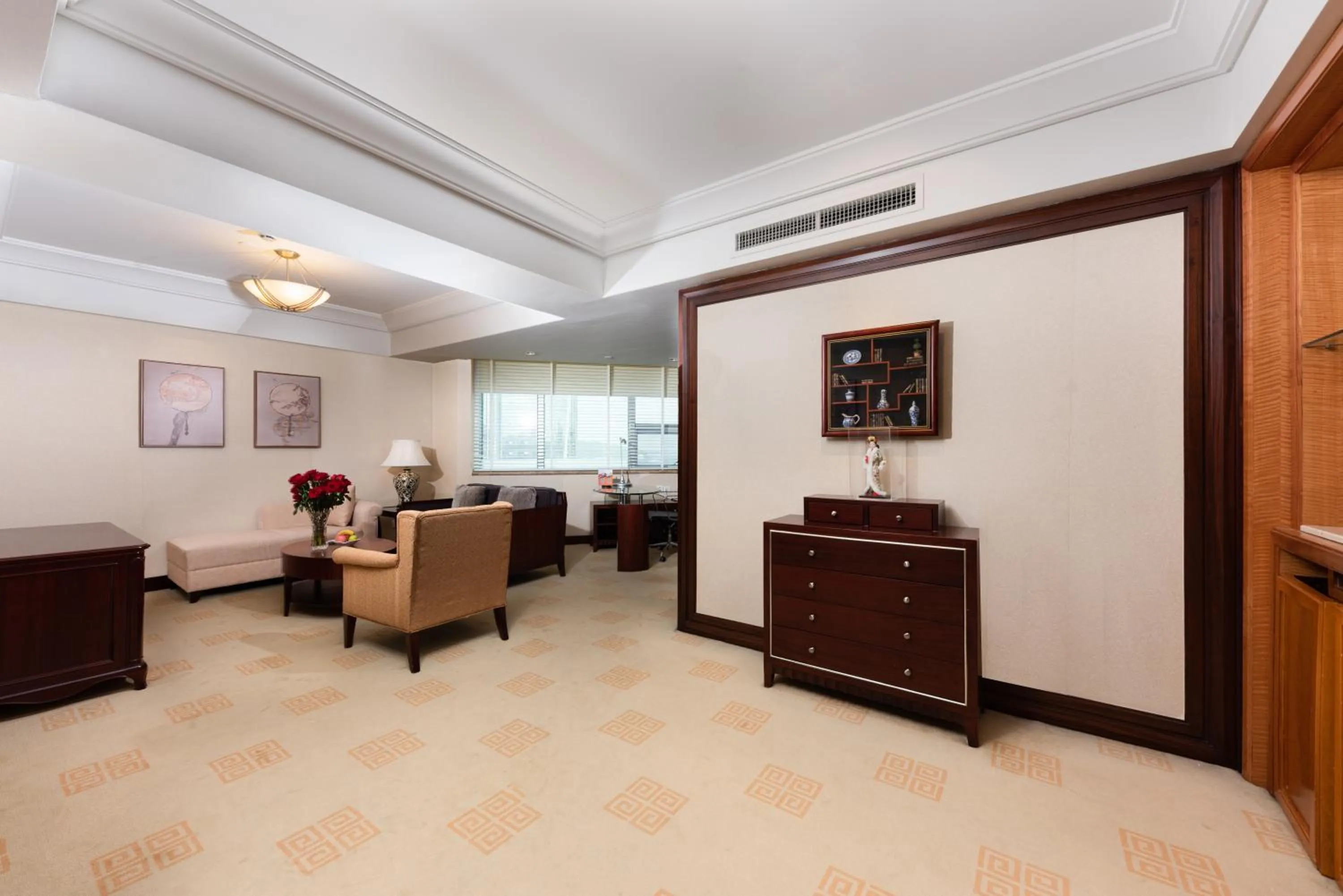 Living room in Ramada Plaza Optics Valley Hotel Wuhan (Best of Ramada Worldwide)