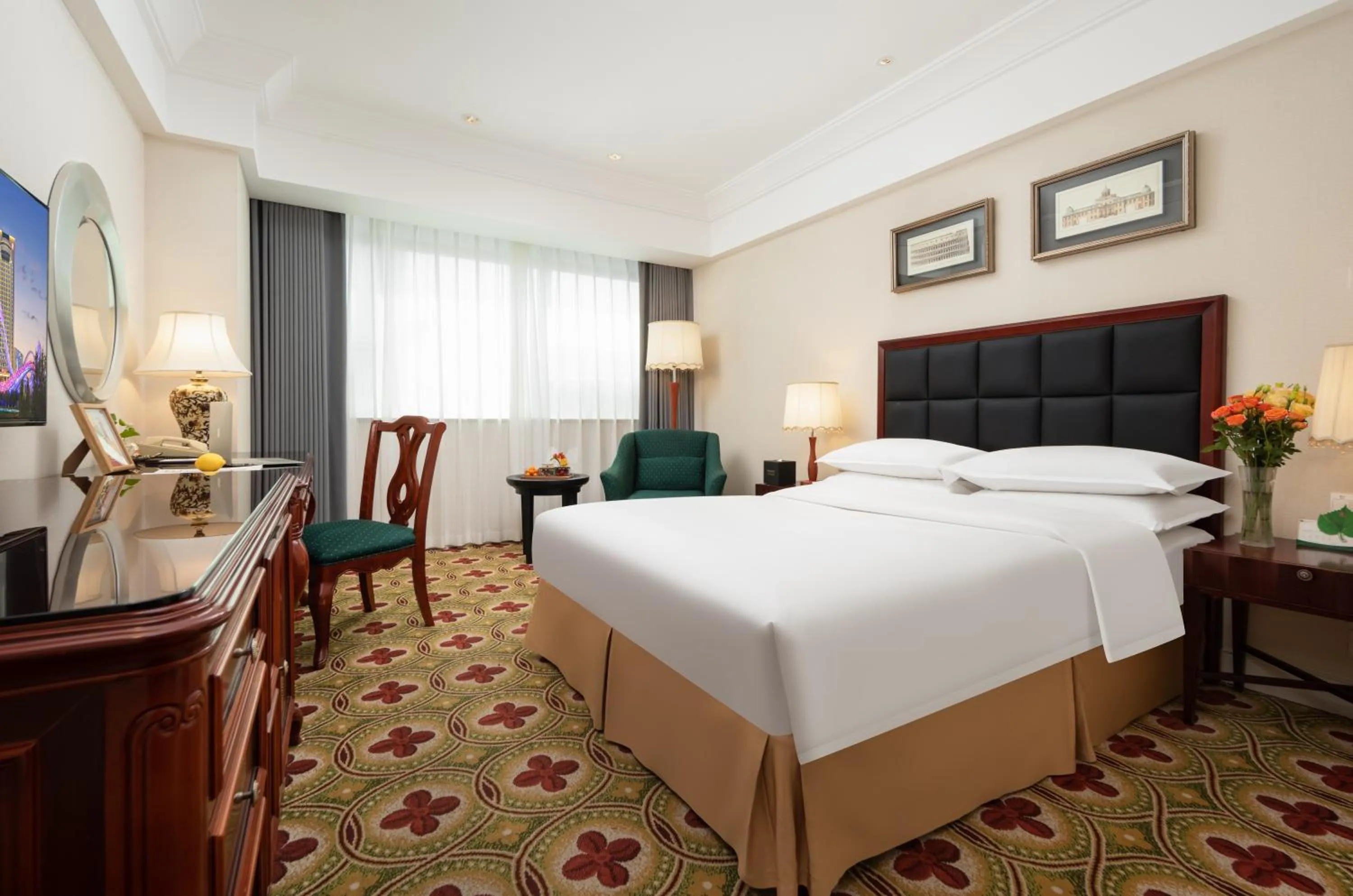 Bed in Ramada Plaza Optics Valley Hotel Wuhan (Best of Ramada Worldwide)