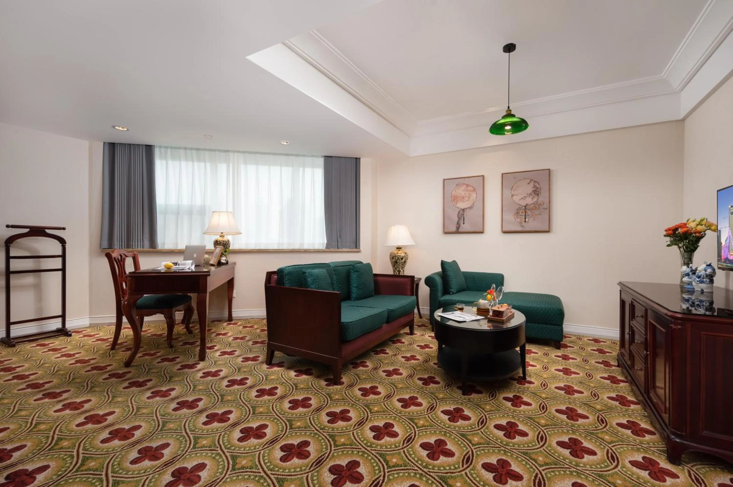 Living room in Ramada Plaza Optics Valley Hotel Wuhan (Best of Ramada Worldwide)