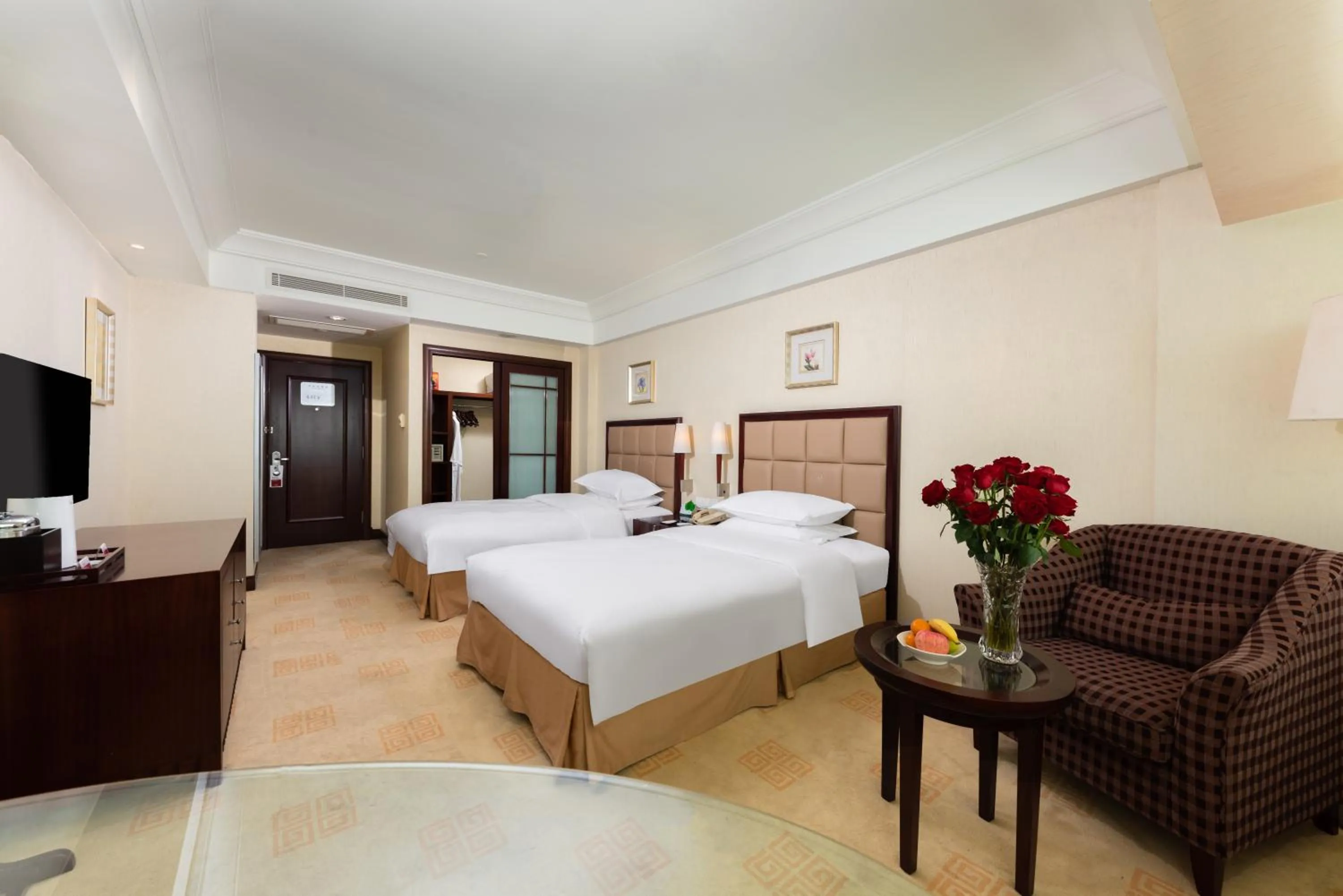 Bed in Ramada Plaza Optics Valley Hotel Wuhan (Best of Ramada Worldwide)