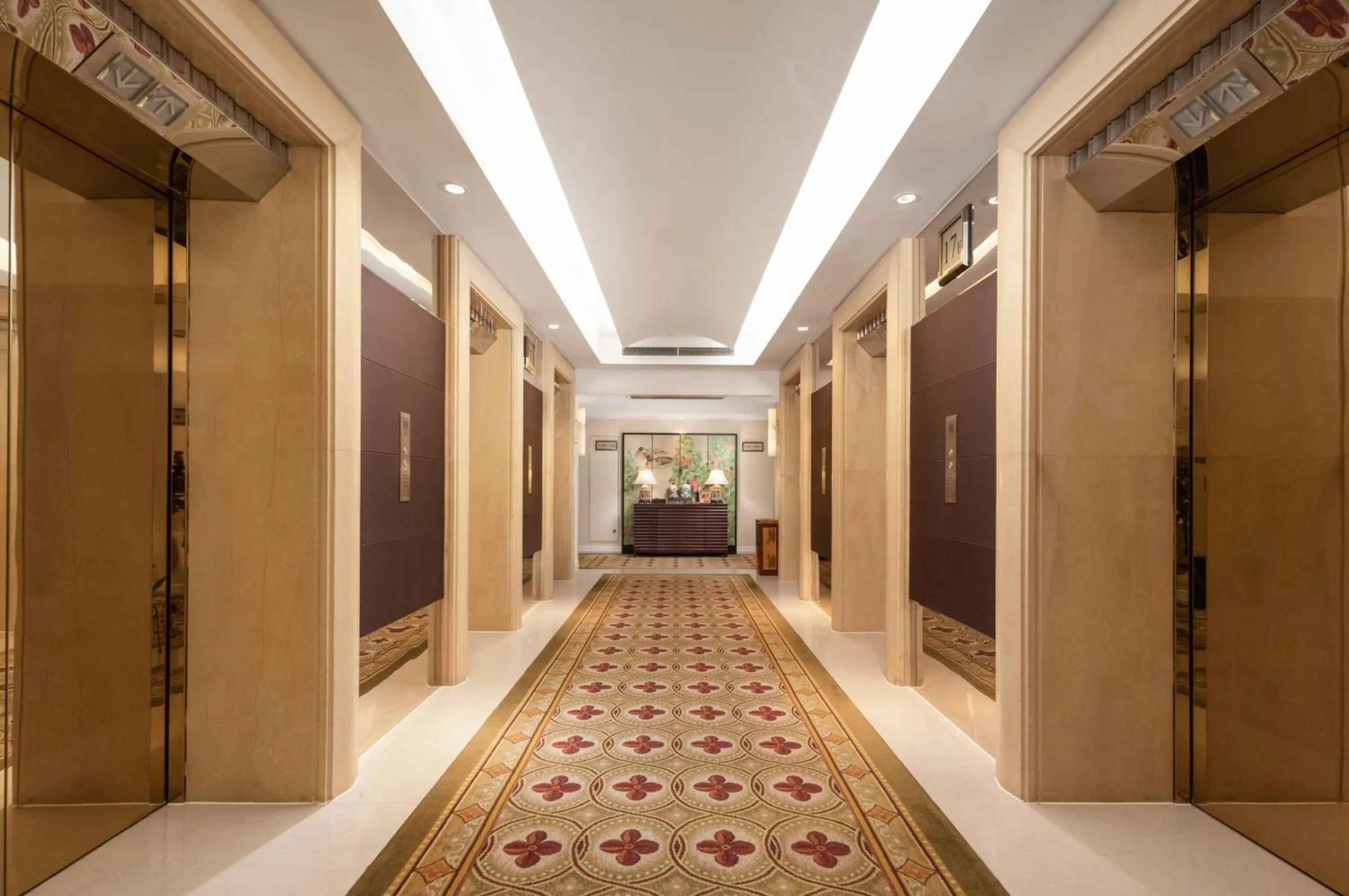 elevator in Ramada Plaza Optics Valley Hotel Wuhan (Best of Ramada Worldwide)