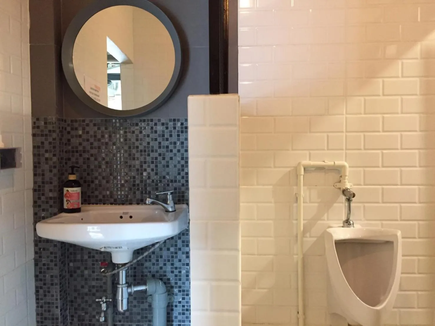 Toilet in Busket Hostel