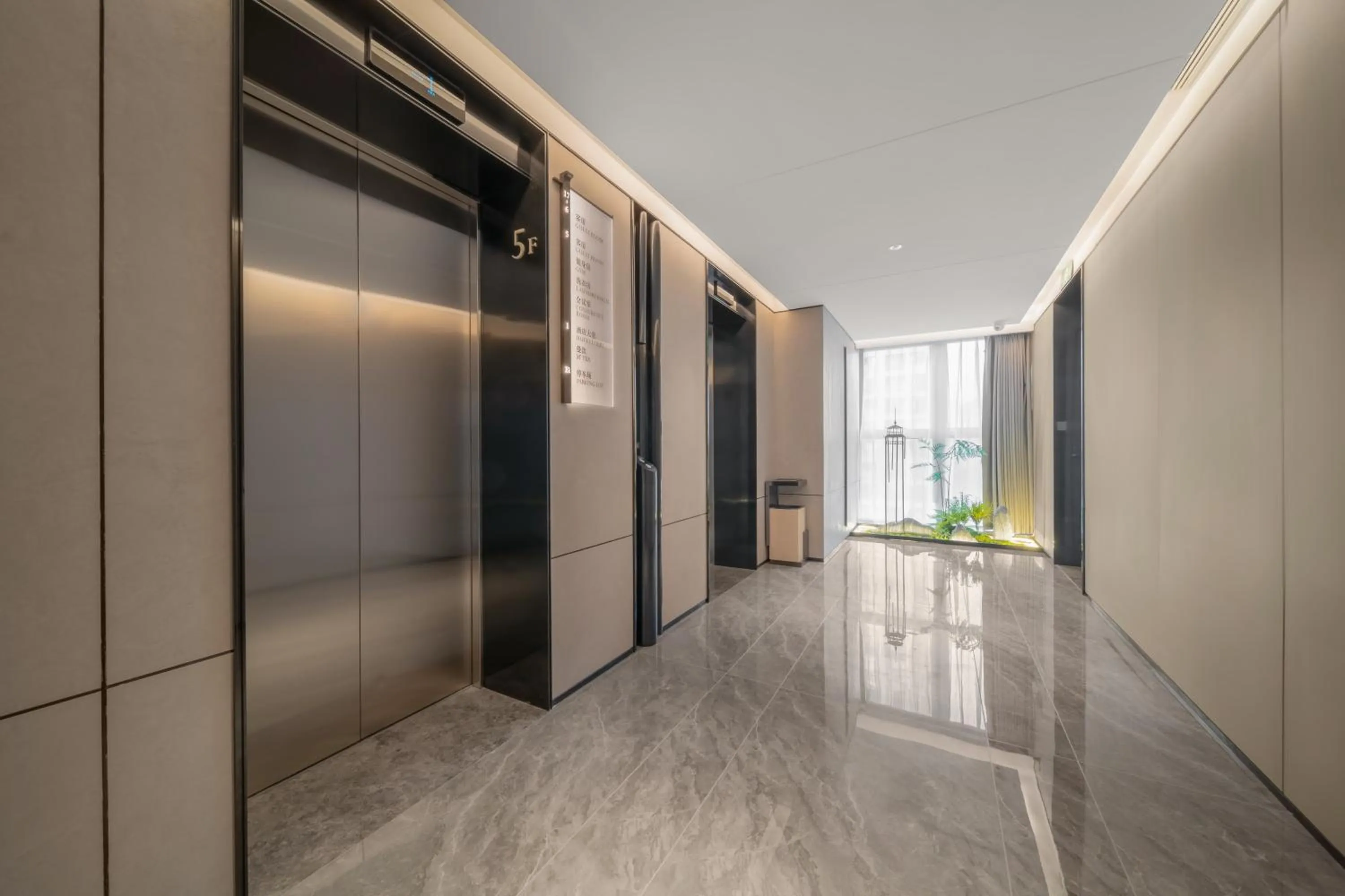 elevator in Manju Hotel Shaoxing Keqiao Wanda