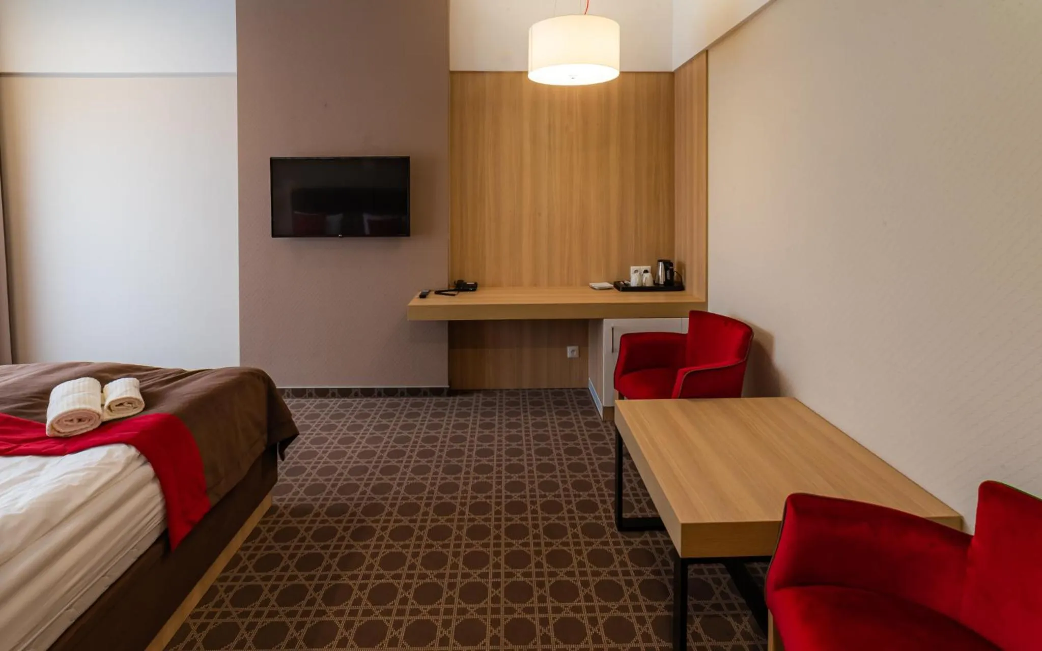 Communal lounge/ TV room, Bed in Hotel Nad Czernicą