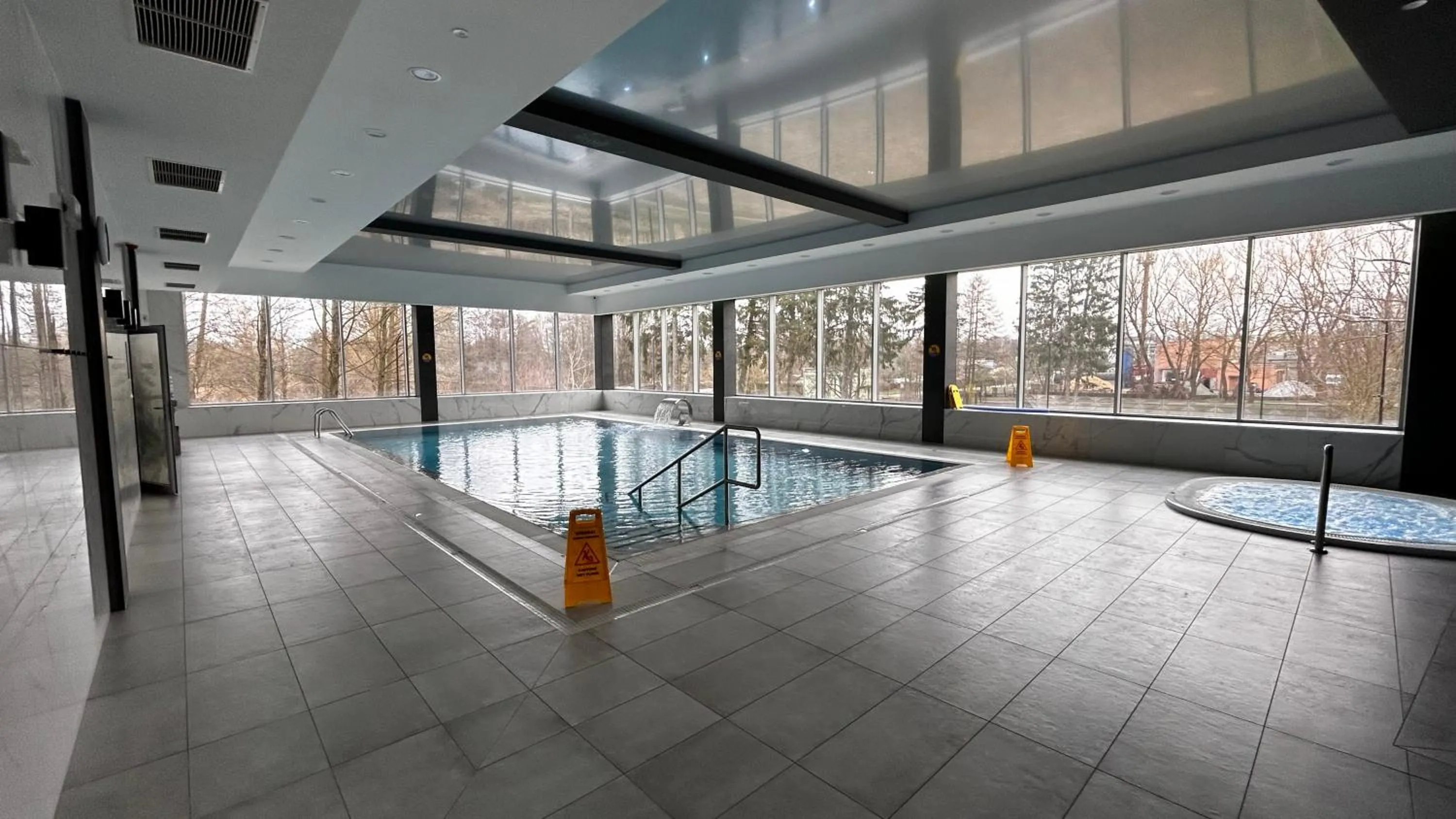 Swimming pool in Hotel Nad Czernicą