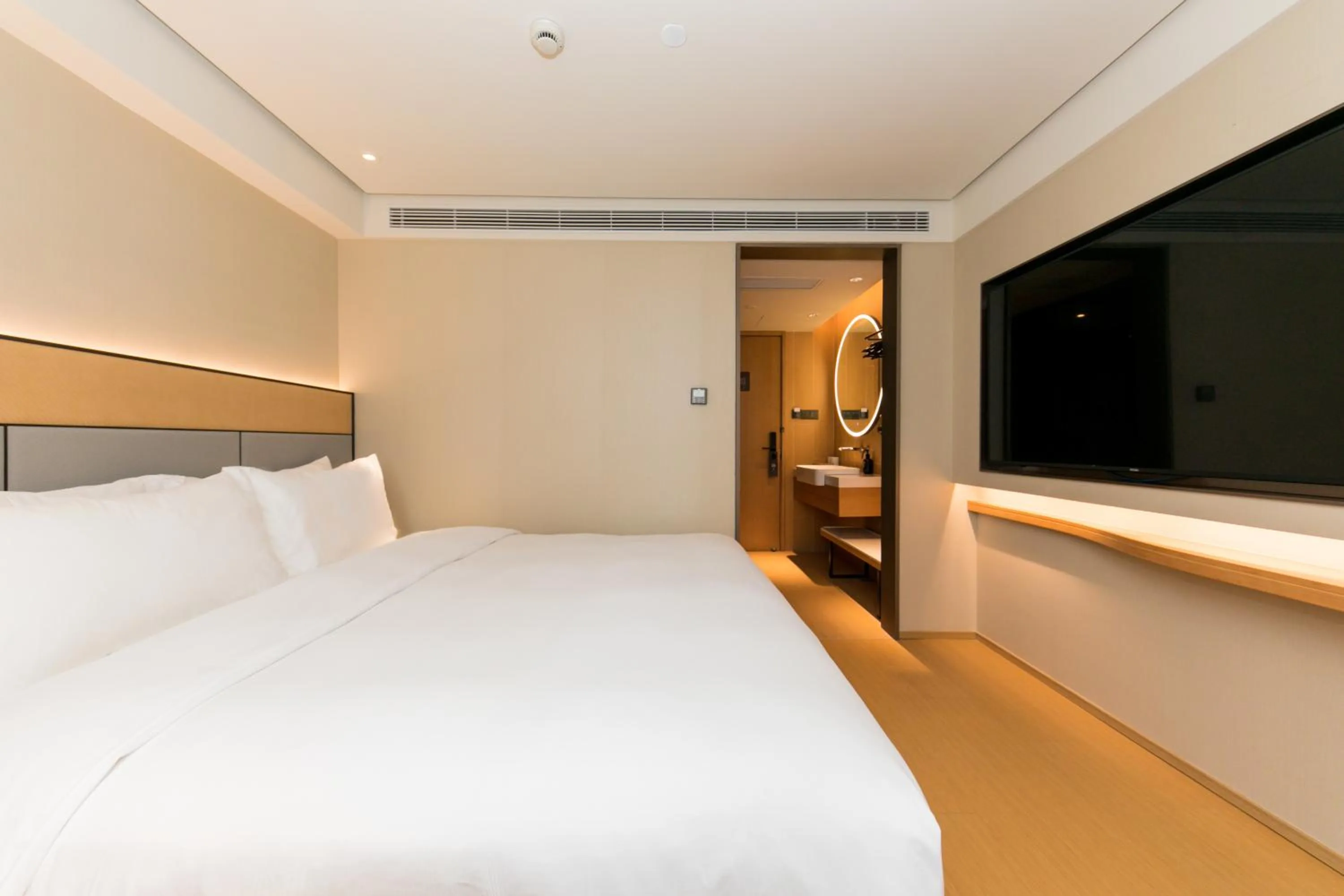 Bed in JI Hotel Shanghai Xujiahui