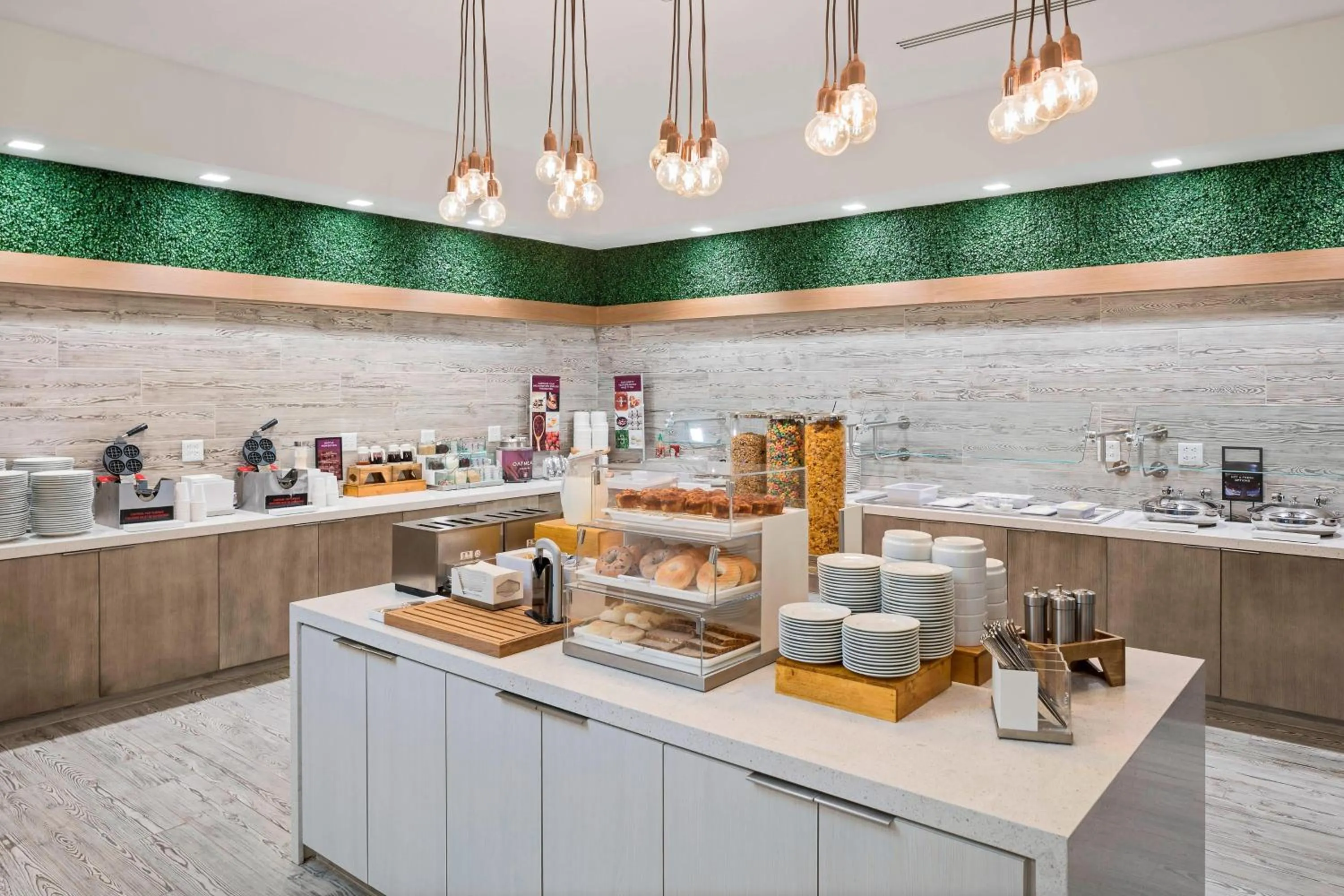 Breakfast in SpringHill Suites by Marriott Greenville Downtown