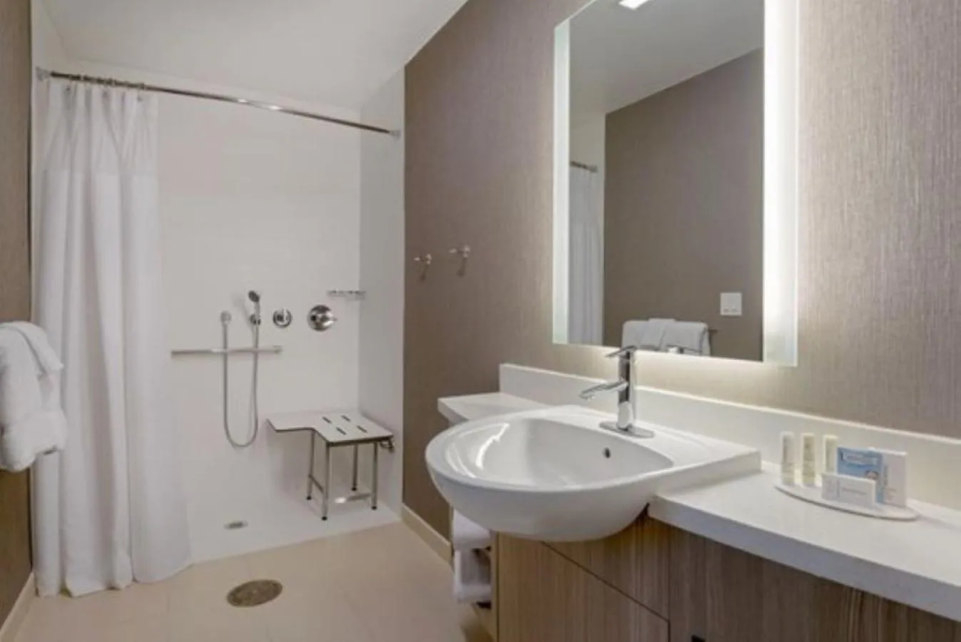 Bathroom in SpringHill Suites by Marriott Hampton Portsmouth