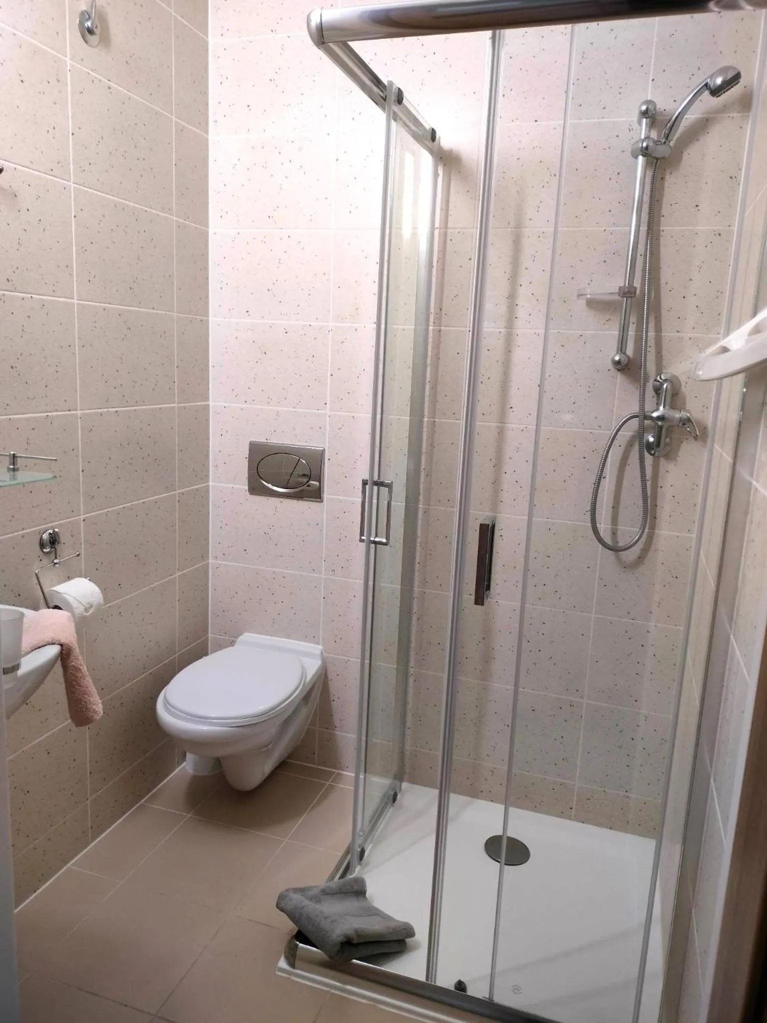 Shower in GOŚCINIEC NAD SAWĄ