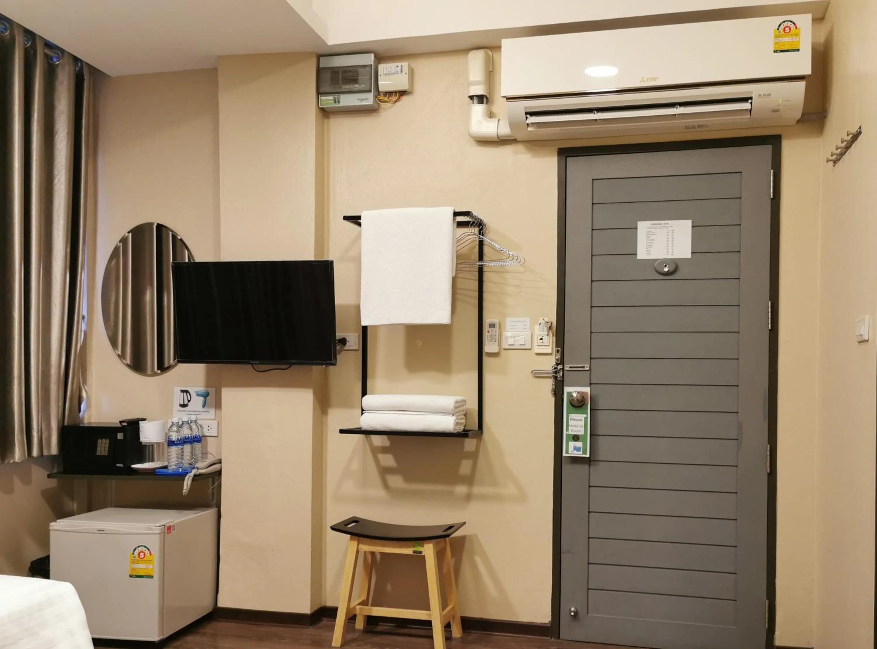 Communal lounge/ TV room in Kim Korner Hotel