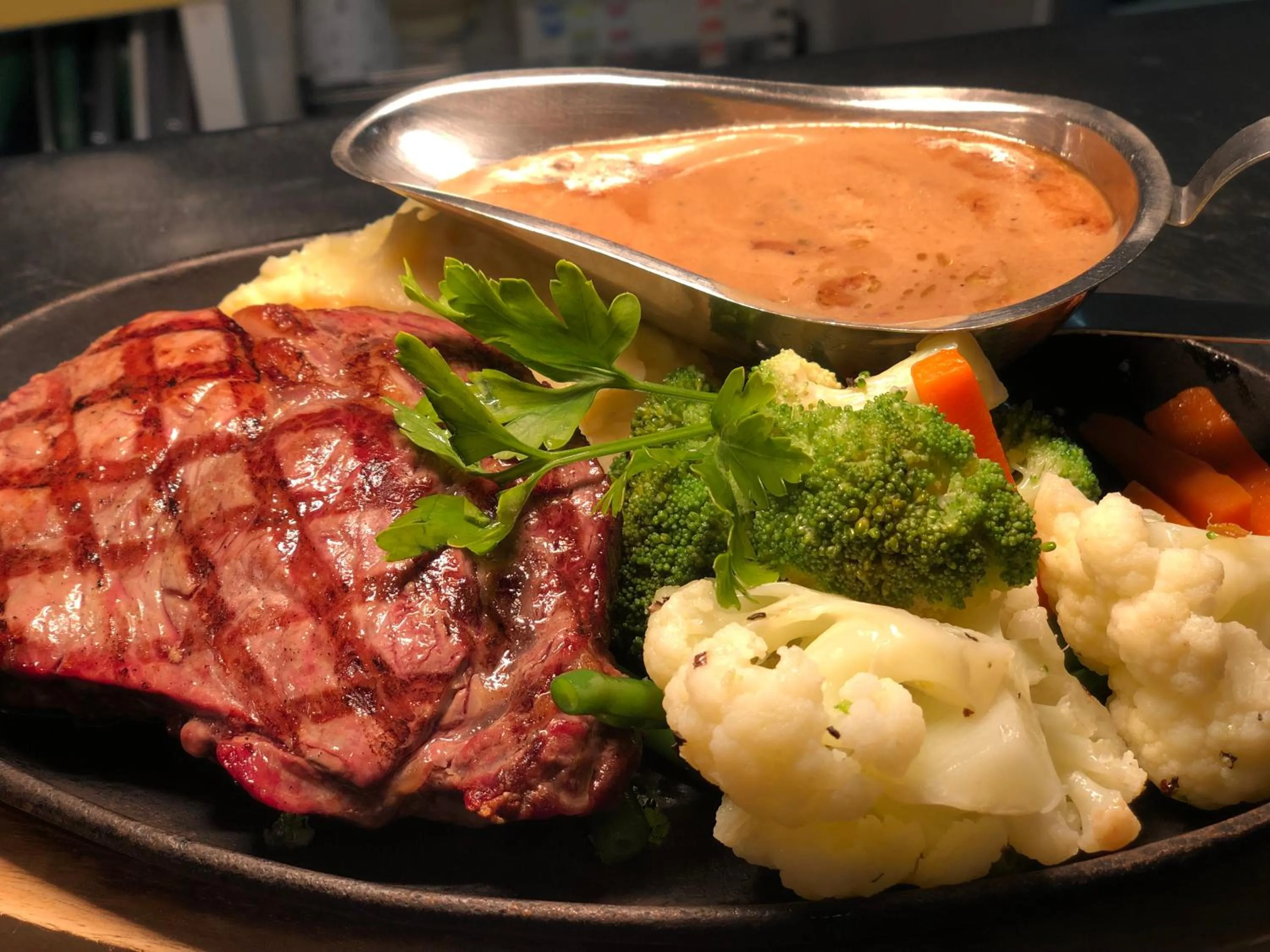 Food and drinks in Rockpool Motor Inn