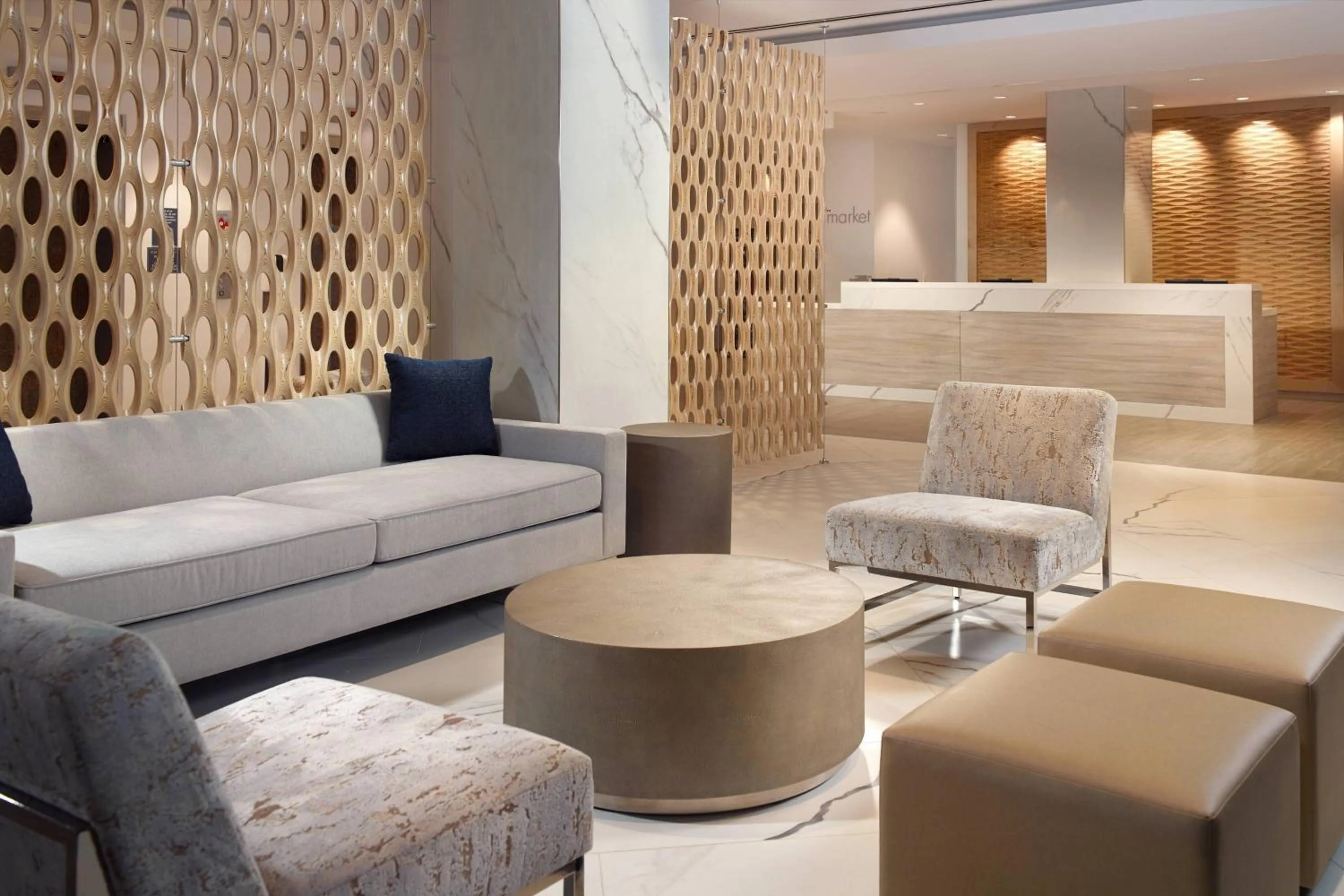 Lobby or reception in Courtyard Miami Coconut Grove