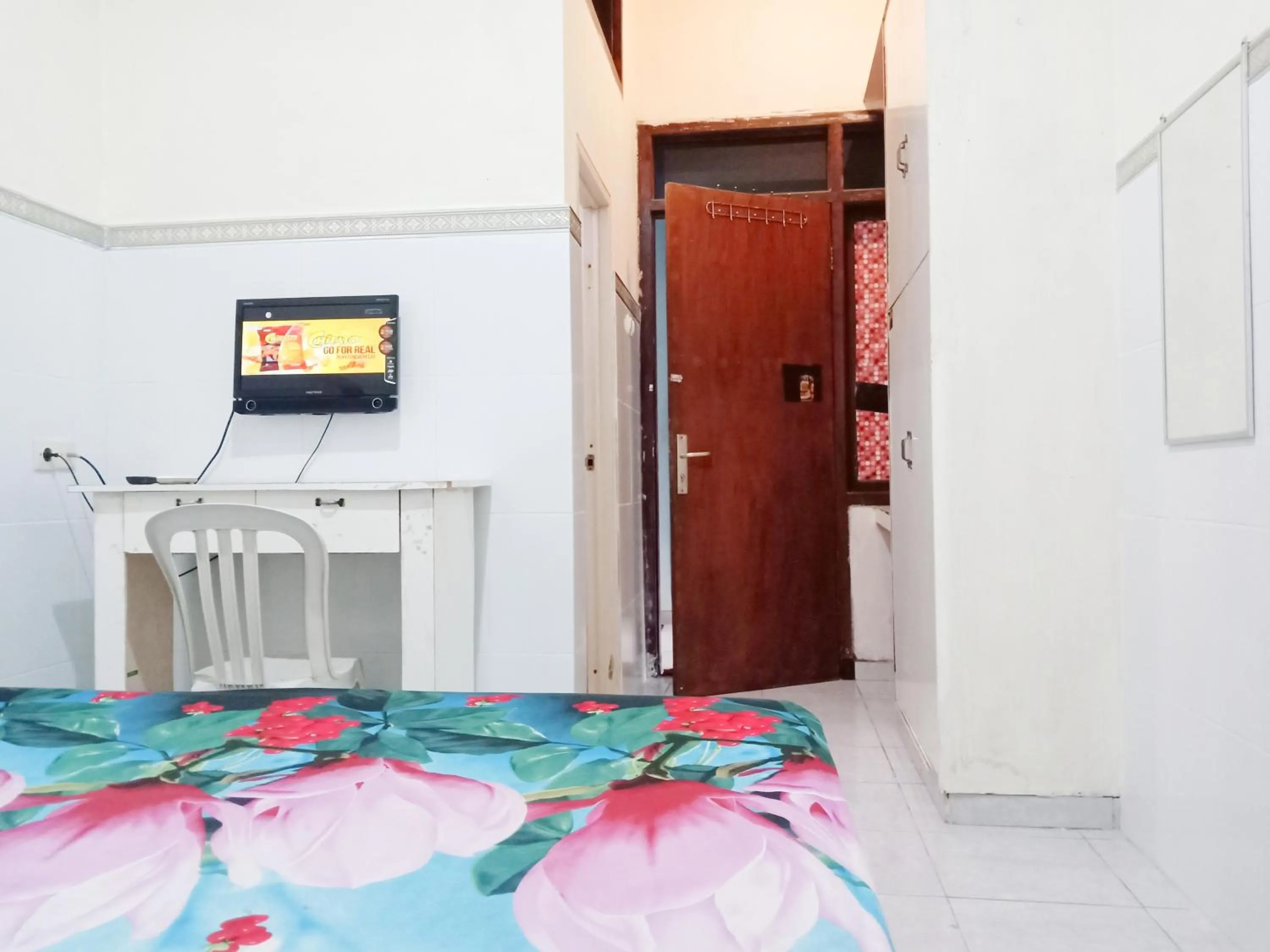 TV and multimedia, Bed in D'Kost Ketintang