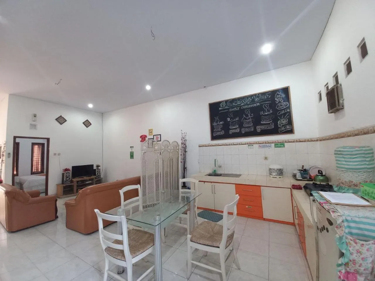 kitchen in Homestay Jogja Dekat Taman Pelangi by Simply Homy
