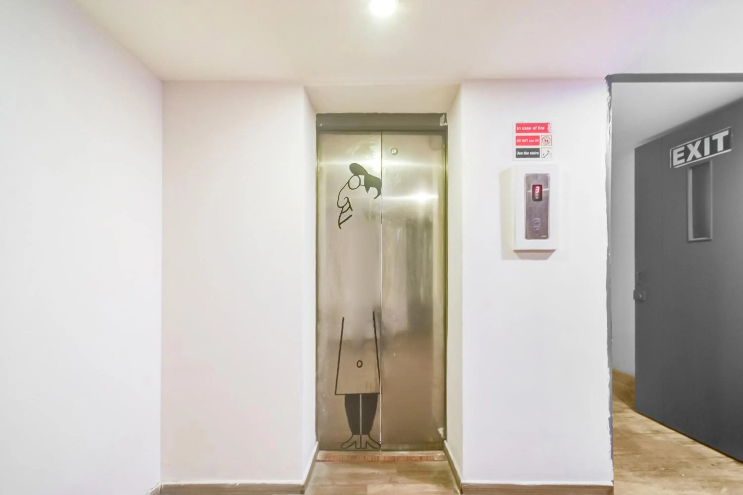 Lobby or reception in Super Townhouse Lakdikapul