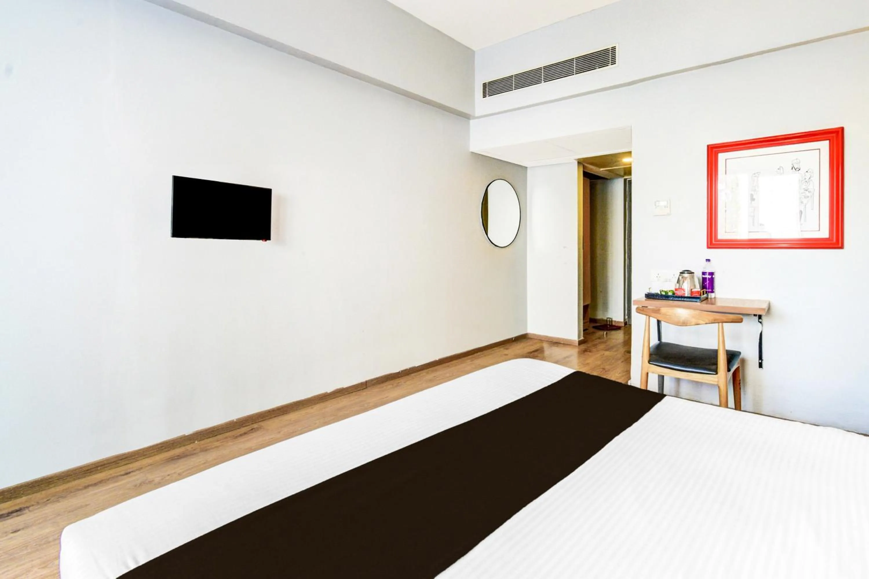 Bedroom, Bed in Super Townhouse Lakdikapul