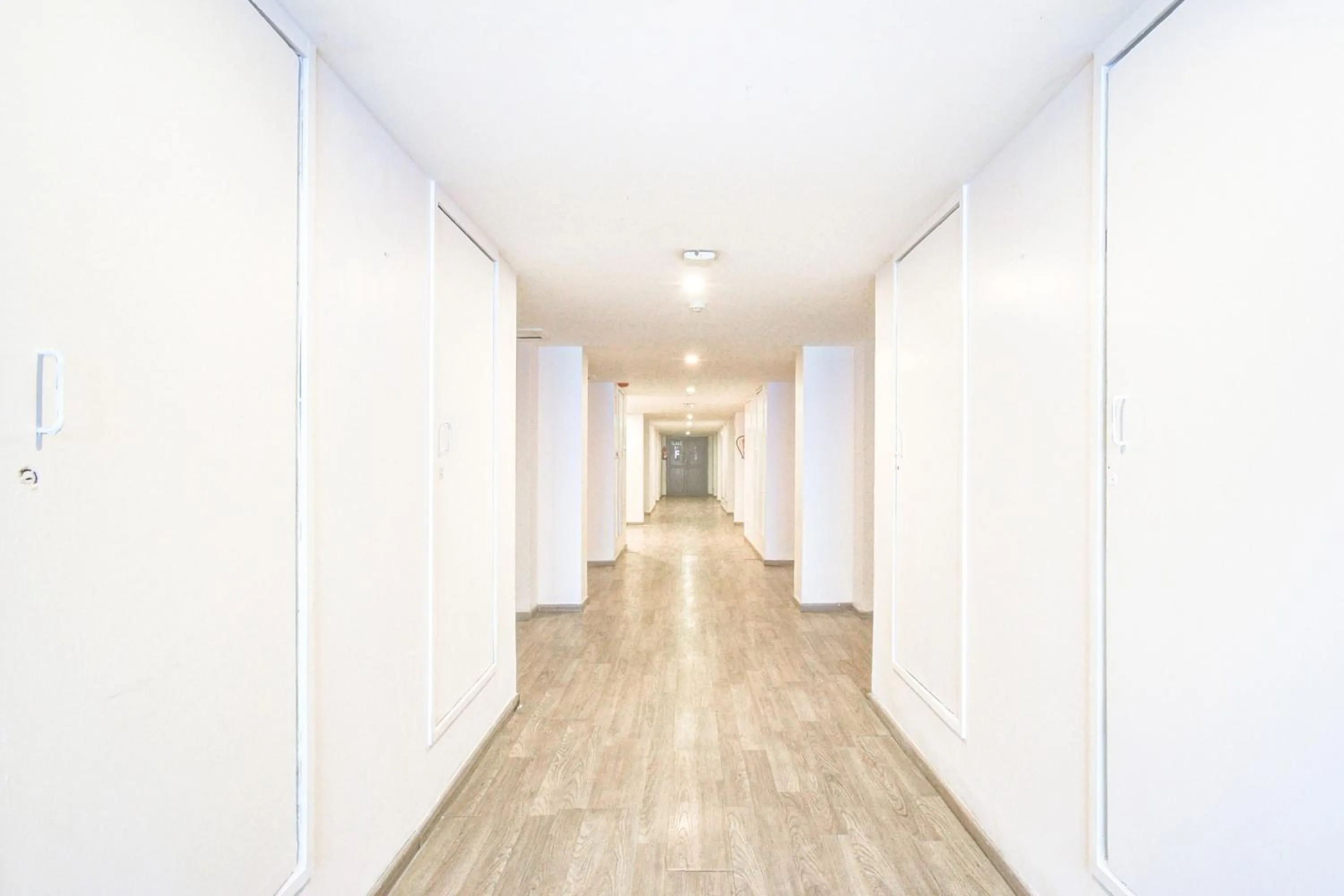 Lobby or reception in Super Townhouse Lakdikapul