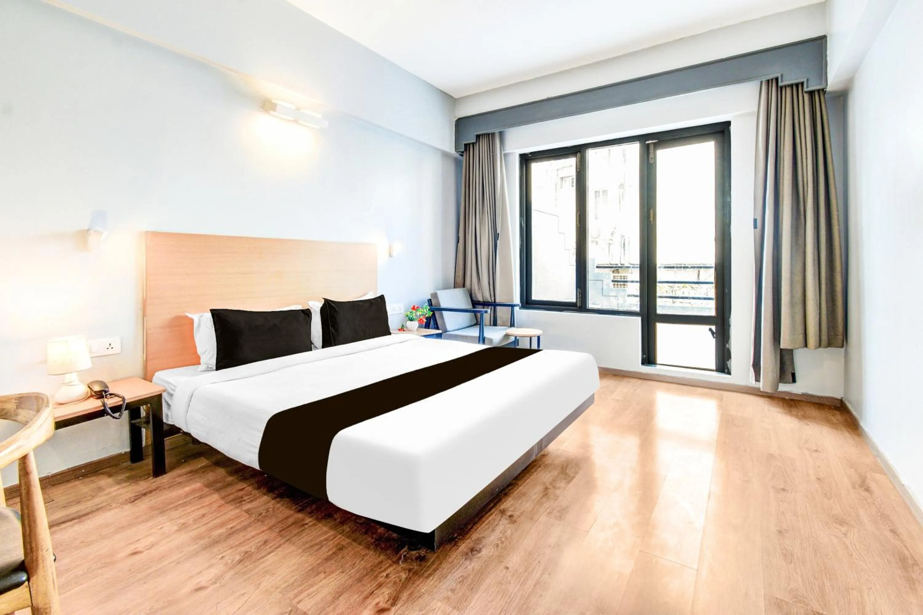 Bedroom, Bed in Super Townhouse Lakdikapul