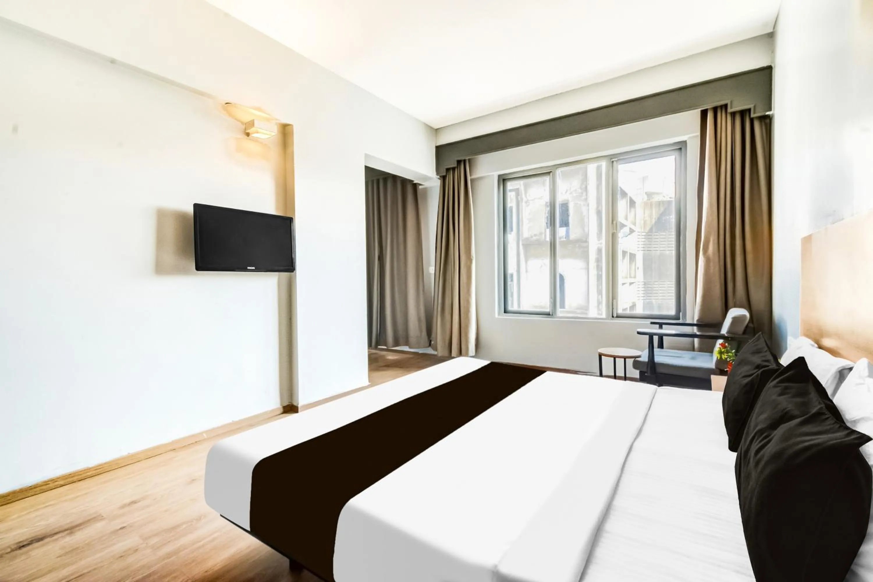 Bedroom, Bed in Super Townhouse Lakdikapul